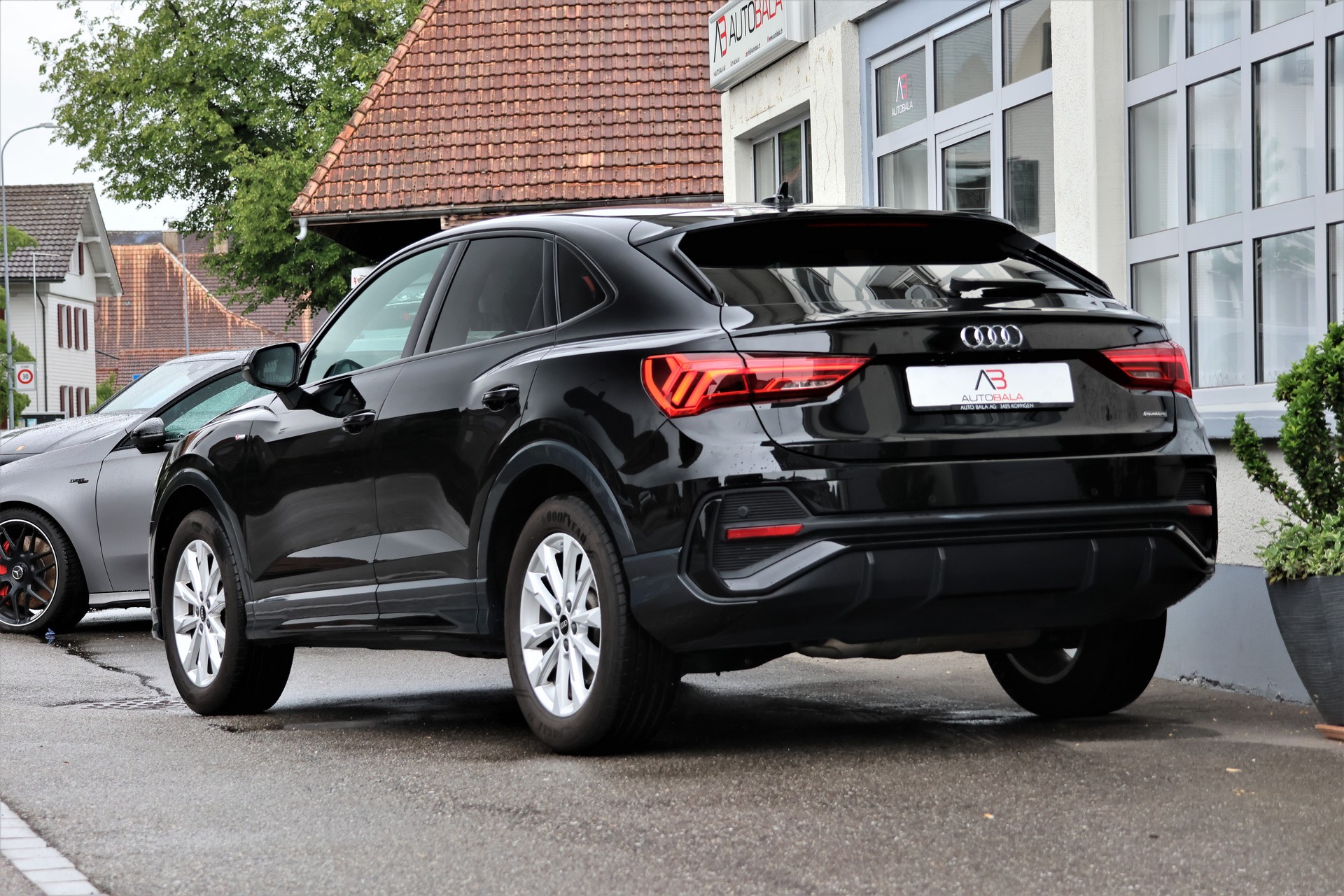 AUDI Q3 Sportback 40 TFSI S line quattro S-tronic (CH)-image-1