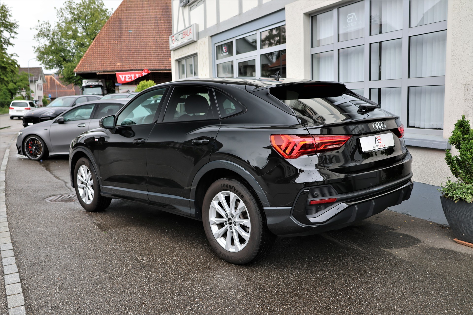 AUDI Q3 Sportback 40 TFSI S line quattro S-tronic (CH)-image-5