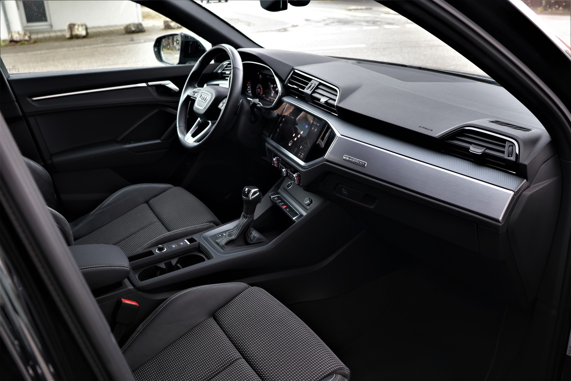 AUDI Q3 Sportback 40 TFSI S line quattro S-tronic (CH)-image-17