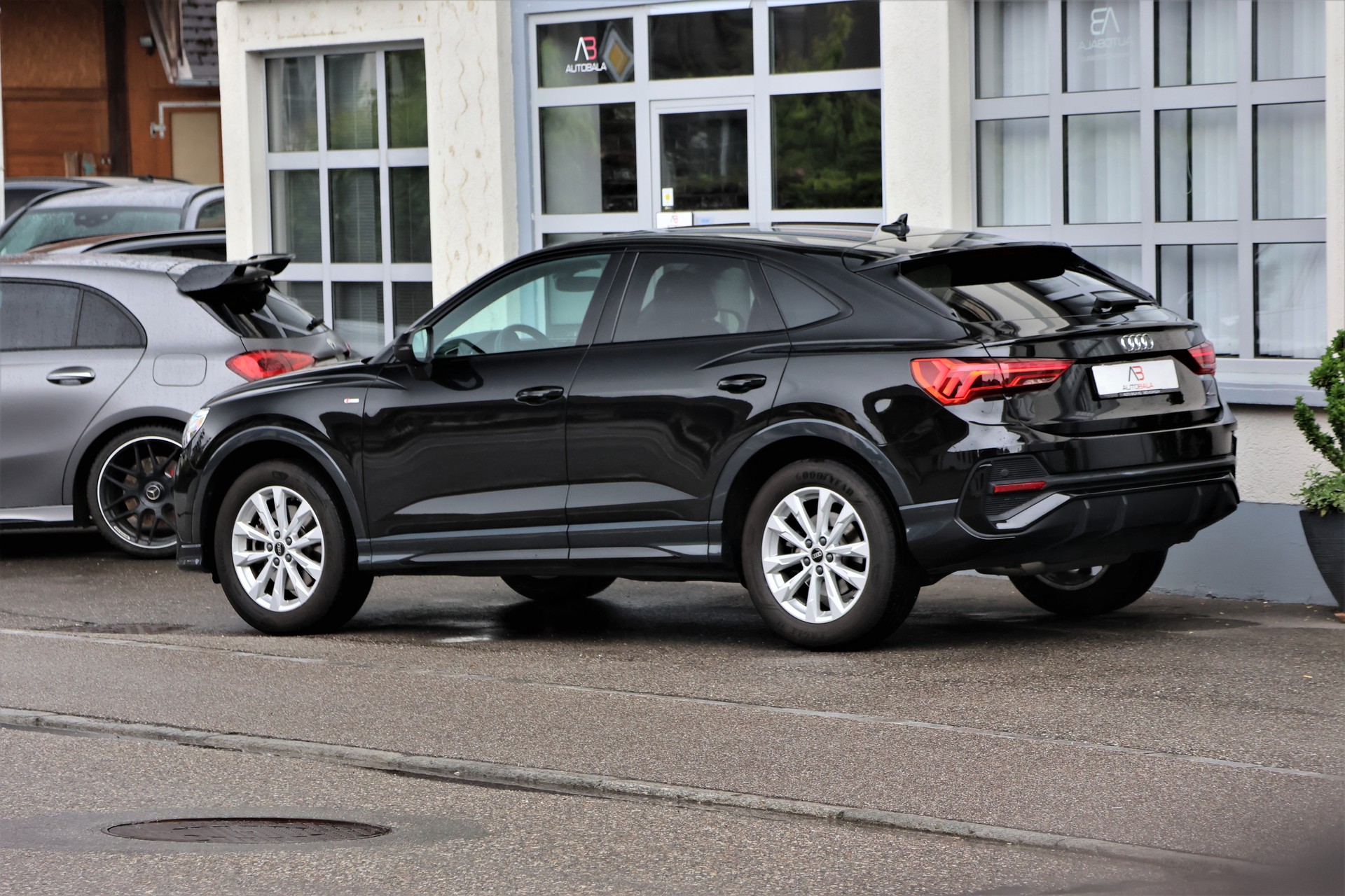 AUDI Q3 Sportback 40 TFSI S line quattro S-tronic (CH)-image-3