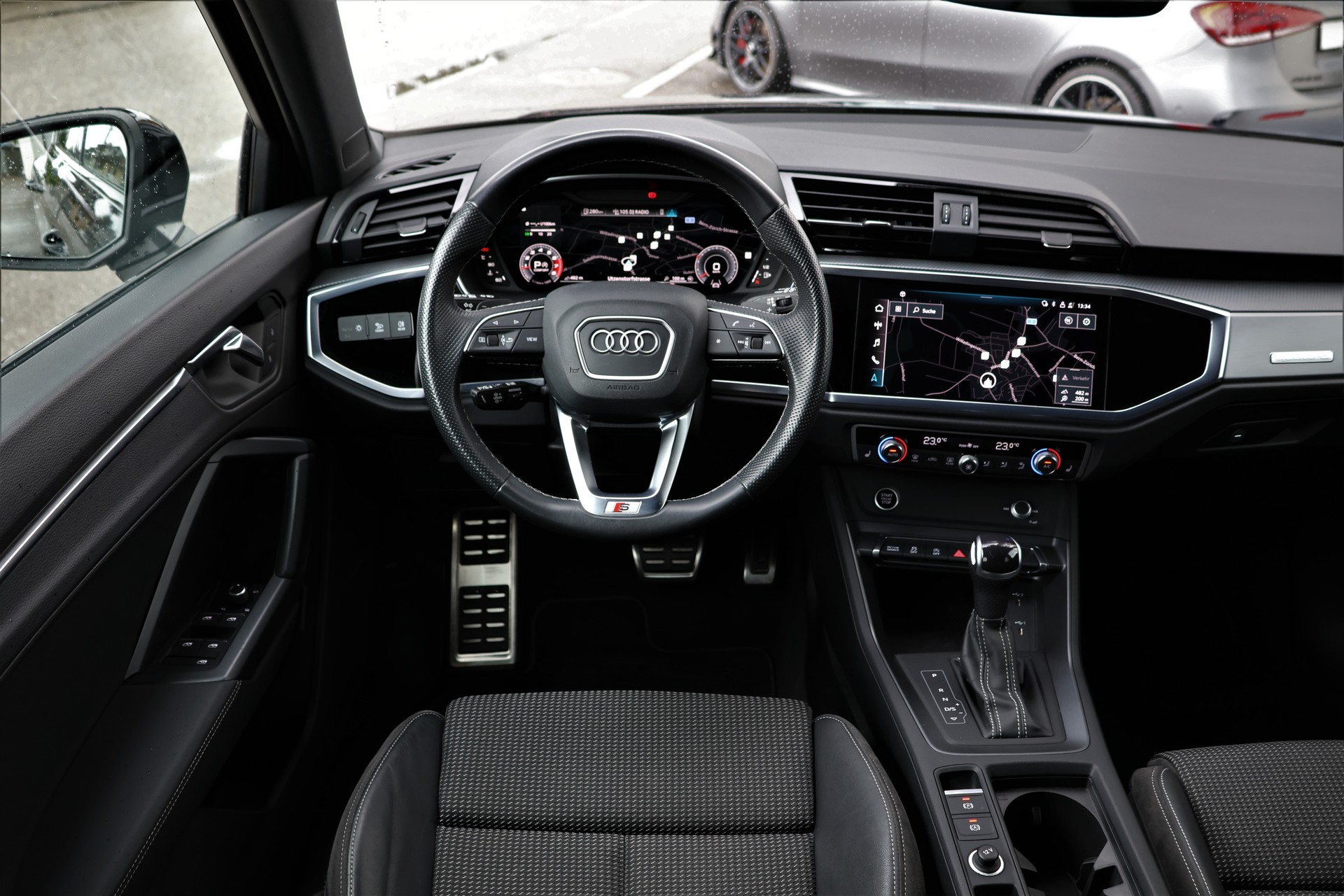 AUDI Q3 Sportback 40 TFSI S line quattro S-tronic (CH)-image-12