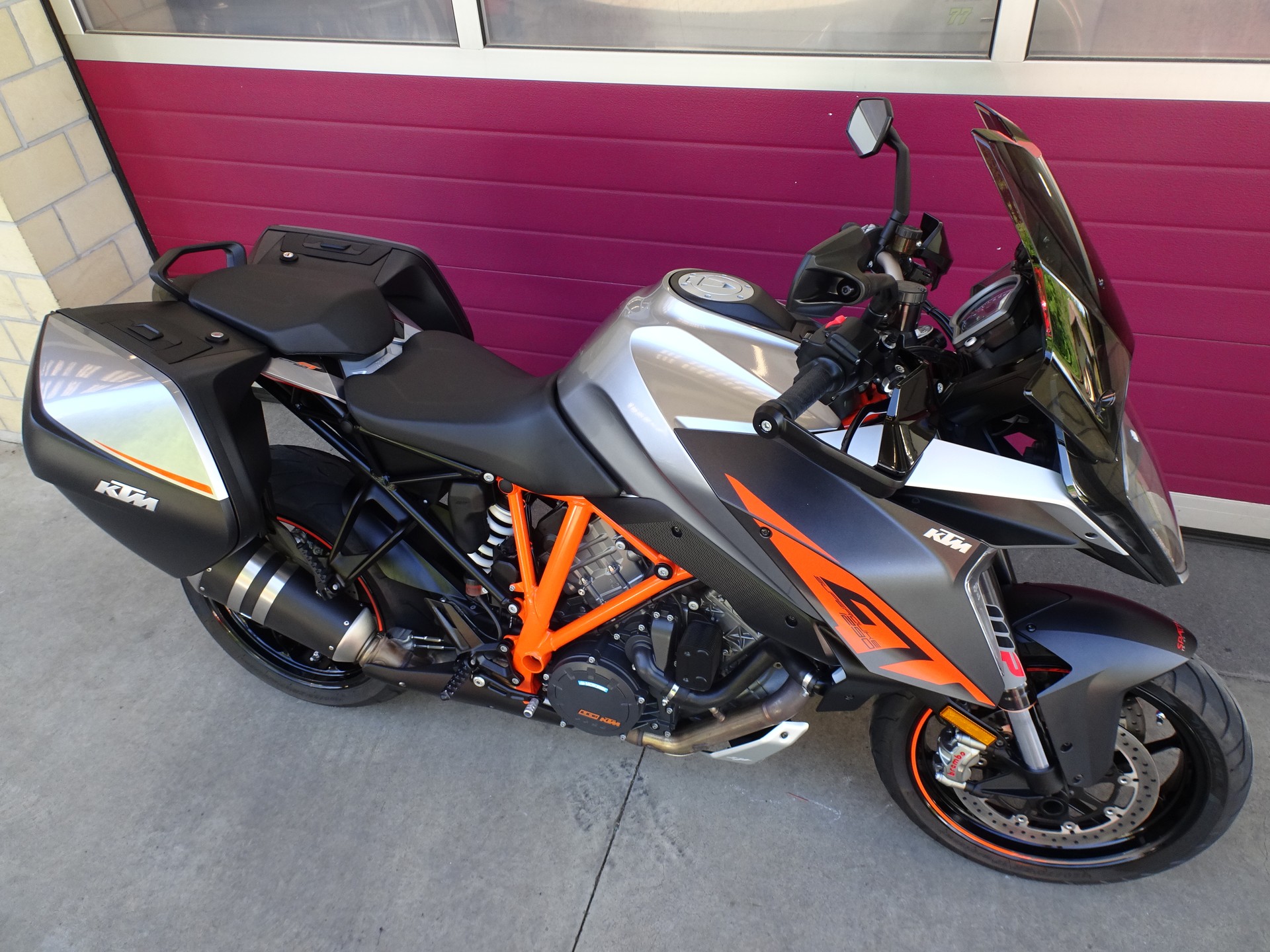 KTM 1290 Super Duke GT-image-15