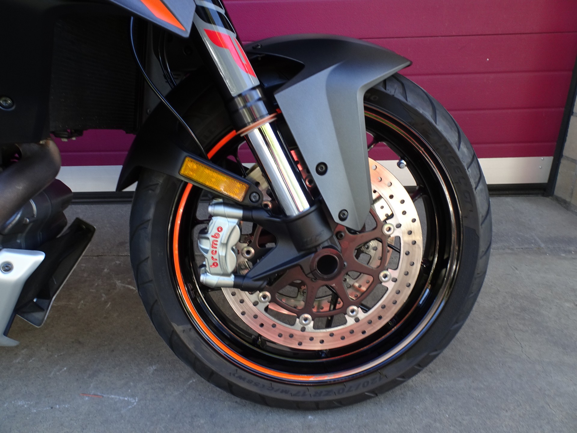 KTM 1290 Super Duke GT-showroom-element-1