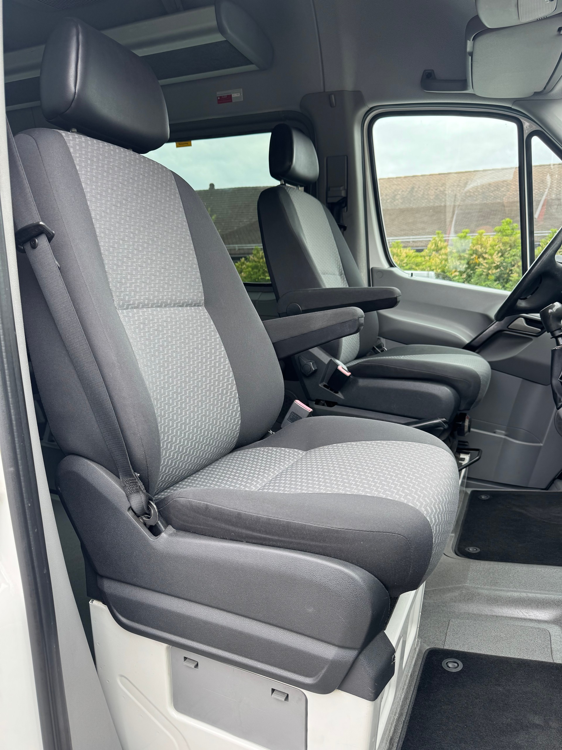 VW CRAFTER 35 2.0 BiTDI CR *14Plätzer*-image-9