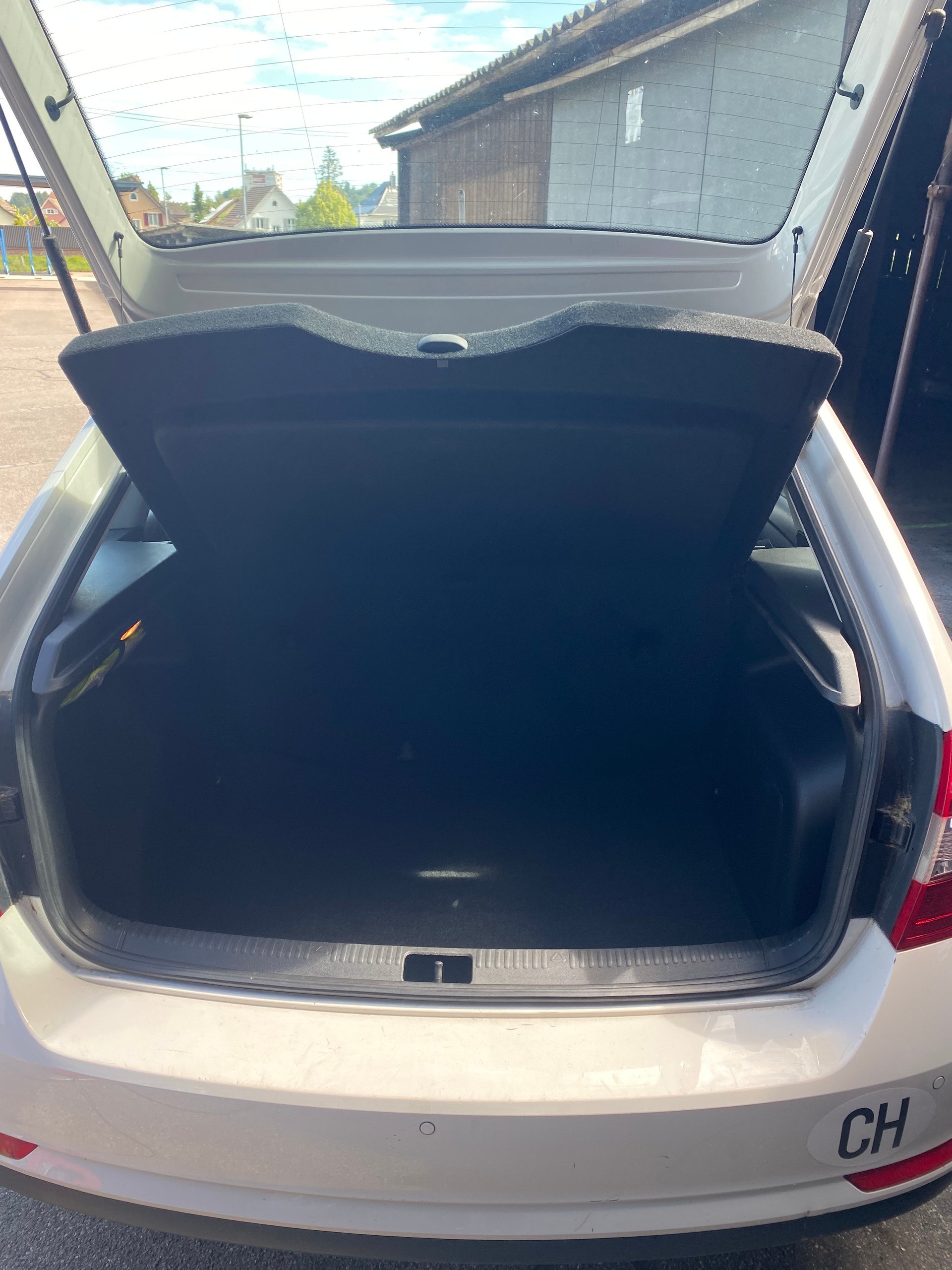 SKODA Rapid Spaceback 1.6 TDI Ambition-image-6