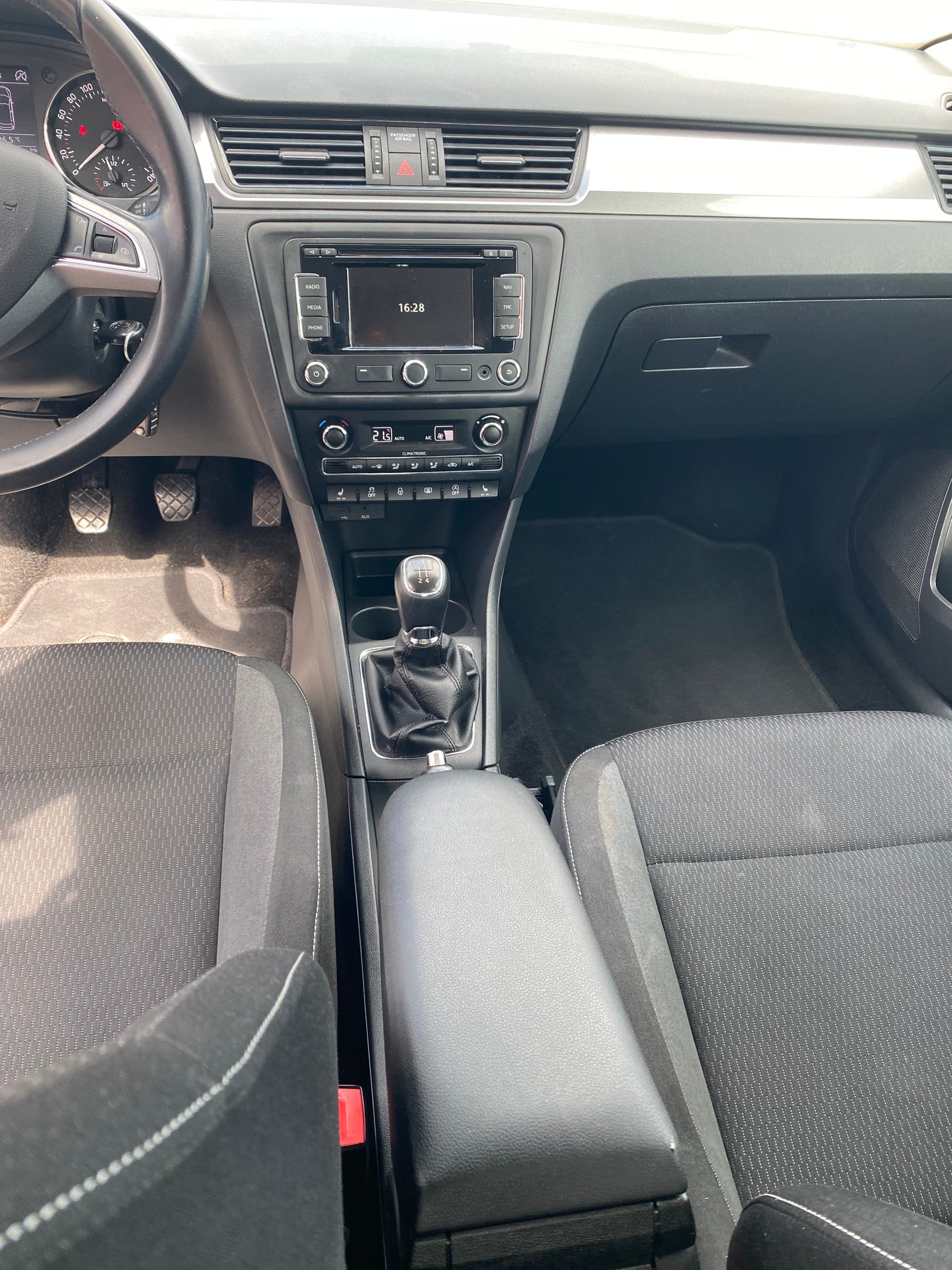 SKODA Rapid Spaceback 1.6 TDI Ambition-image-8