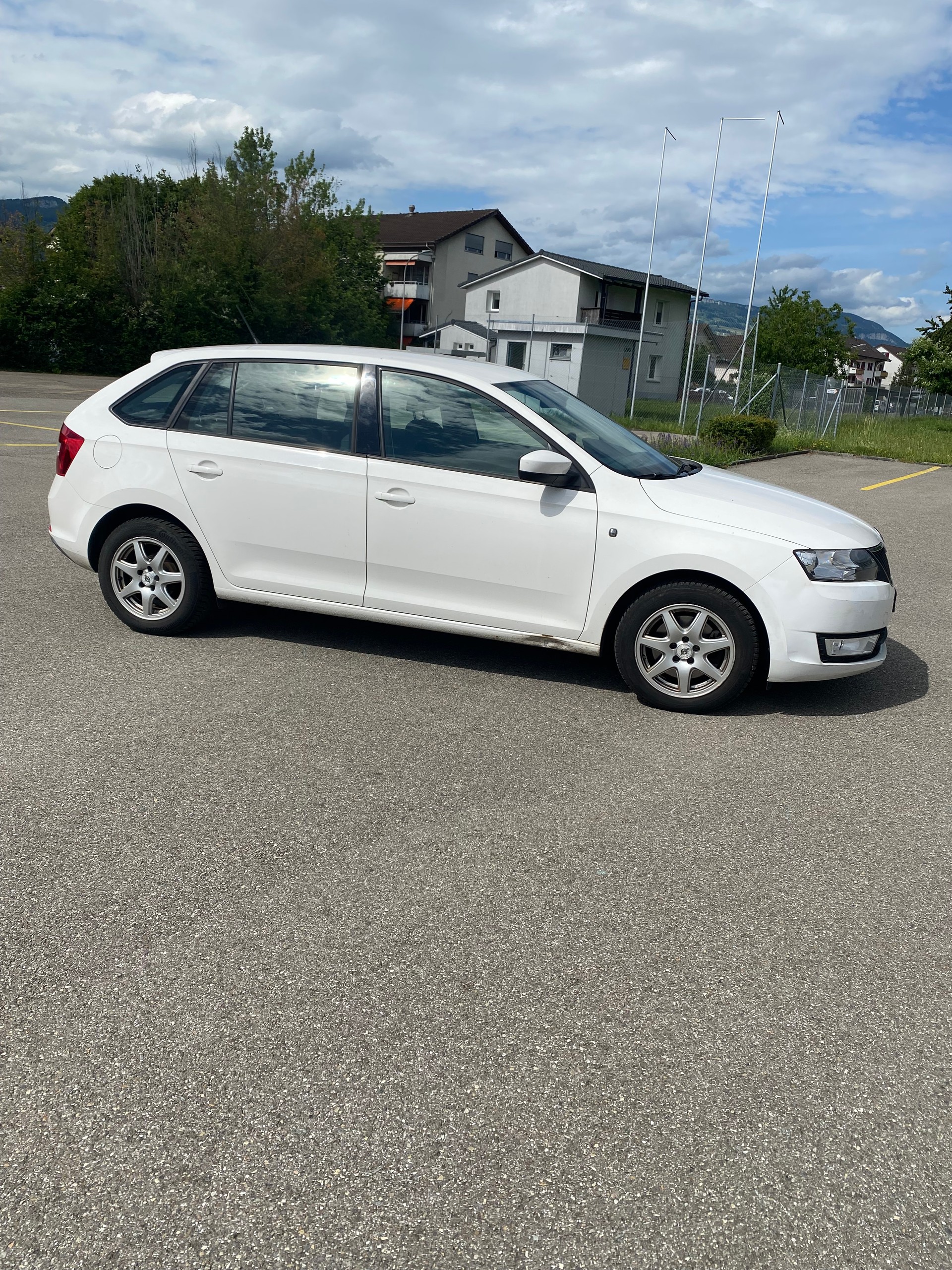SKODA Rapid Spaceback 1.6 TDI Ambition-image-2
