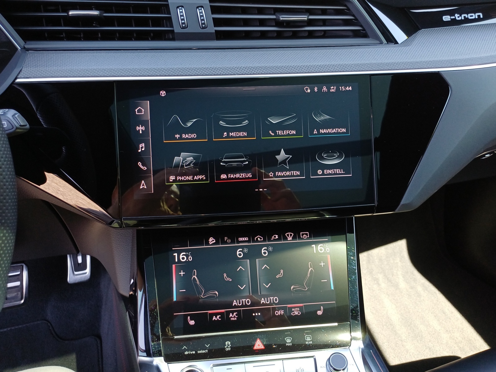 AUDI Q8 55 e-tron Black Edition quattro-image-16