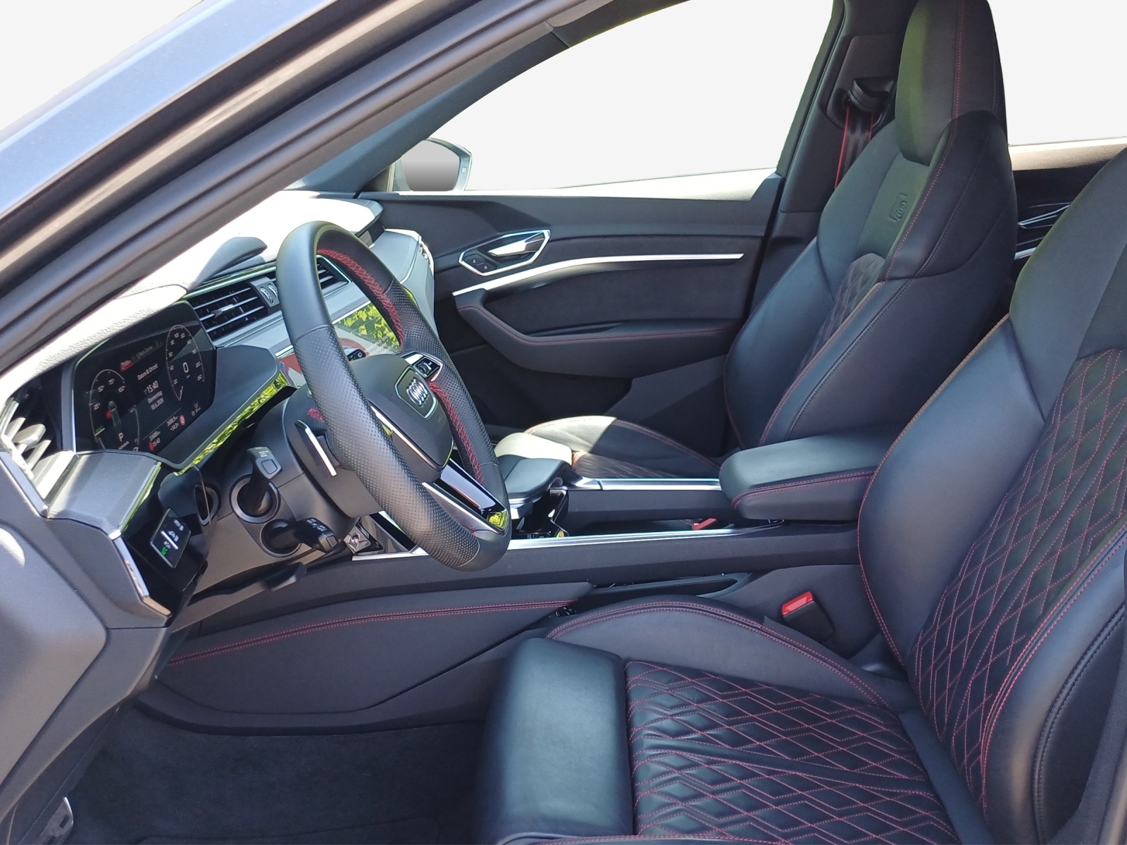 AUDI Q8 55 e-tron Black Edition quattro-image-8