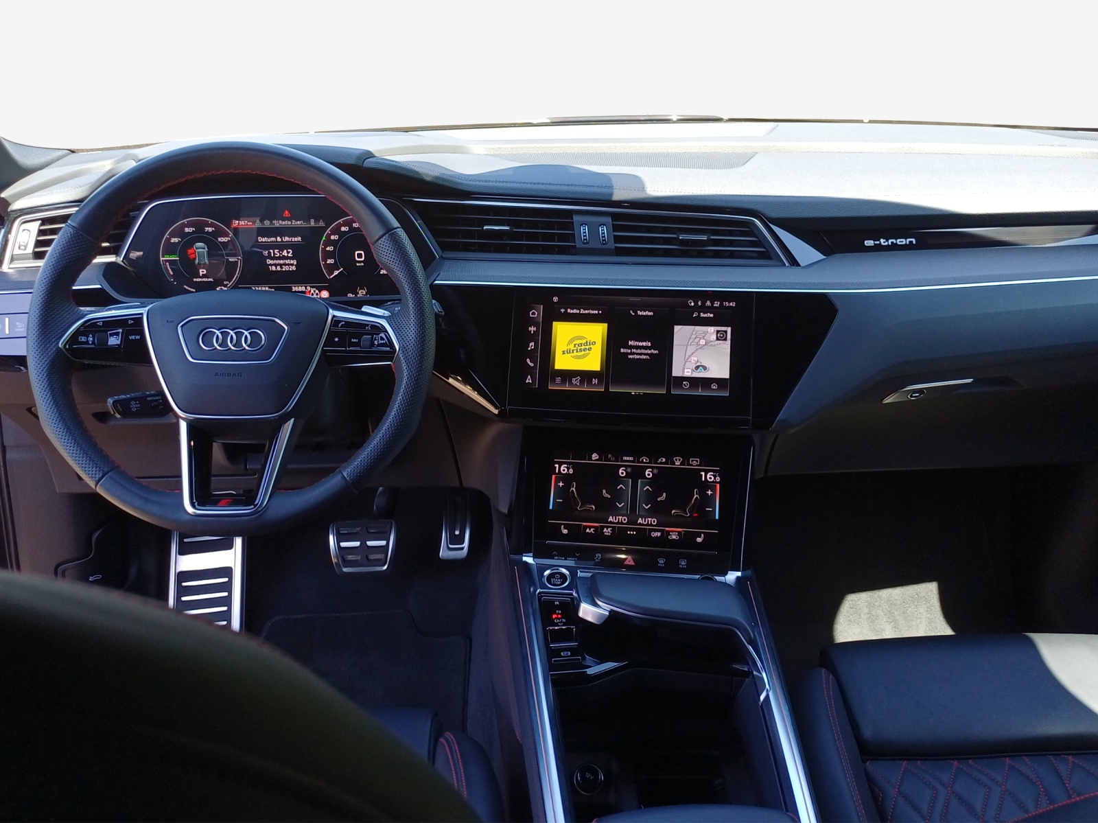 AUDI Q8 55 e-tron Black Edition quattro-image-9