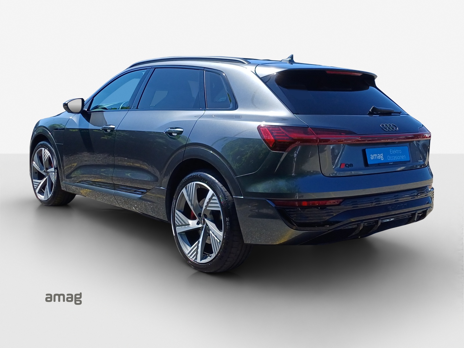 AUDI Q8 55 e-tron Black Edition quattro-image-2
