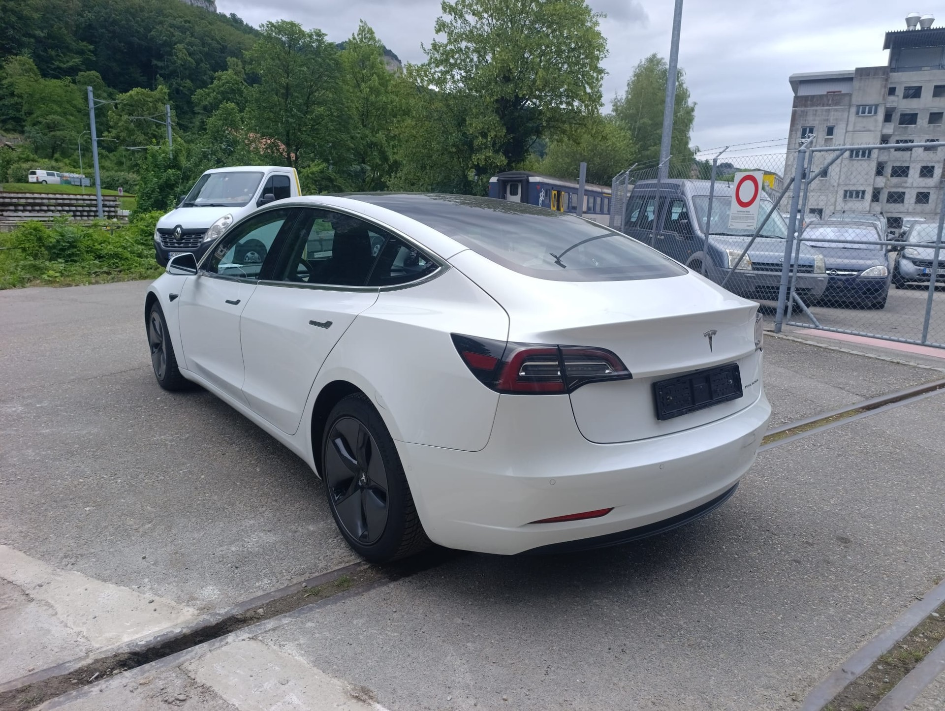 TESLA Model 3 Long Range Dual Motor AWD-image-3