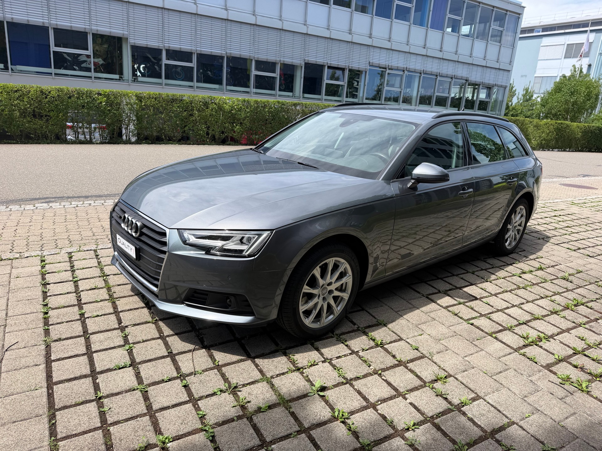 AUDI A4 Avant 40 TDI Design quattro S-tronic-image-0