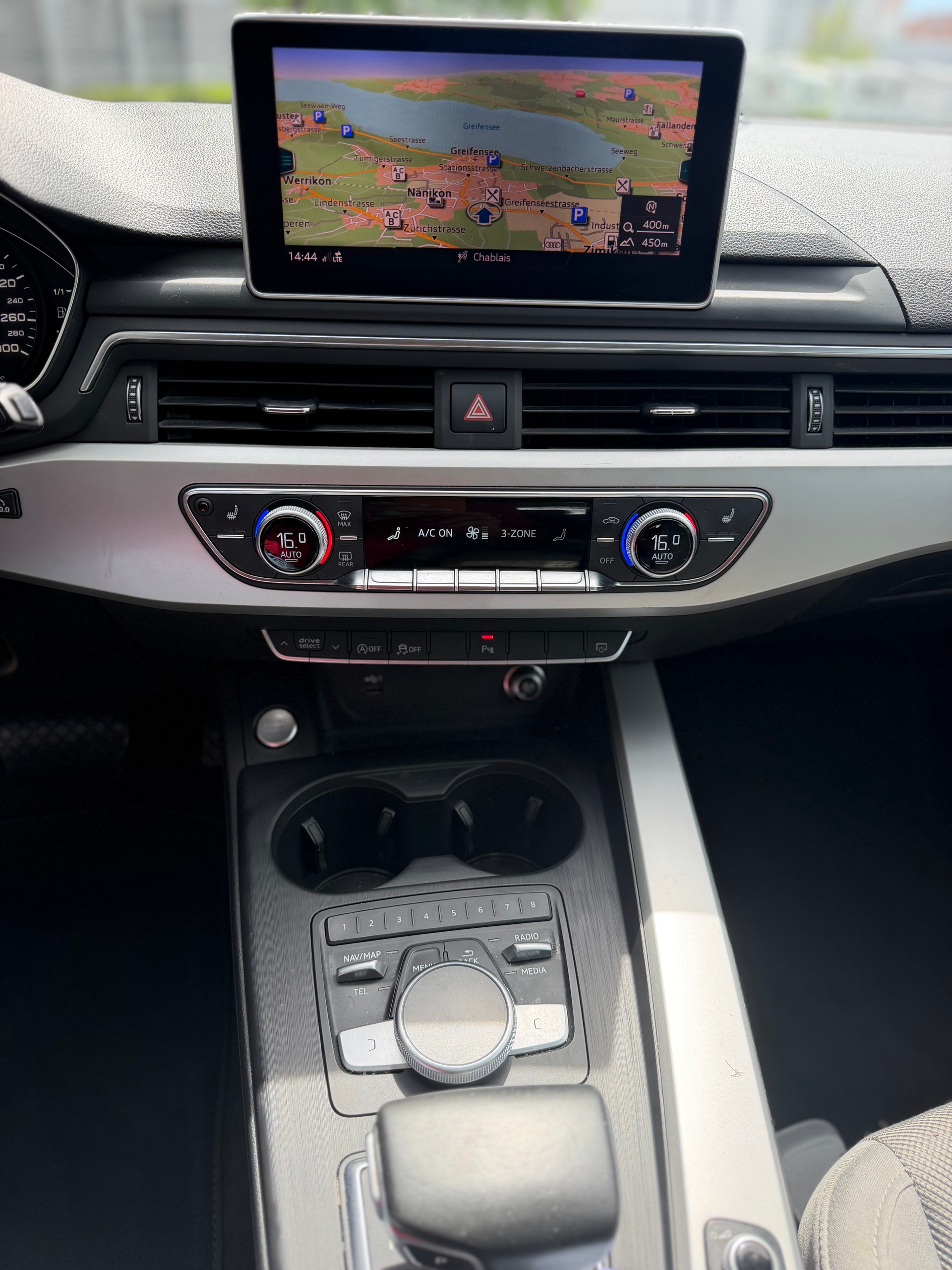 AUDI A4 Avant 40 TDI Design quattro S-tronic-image-13