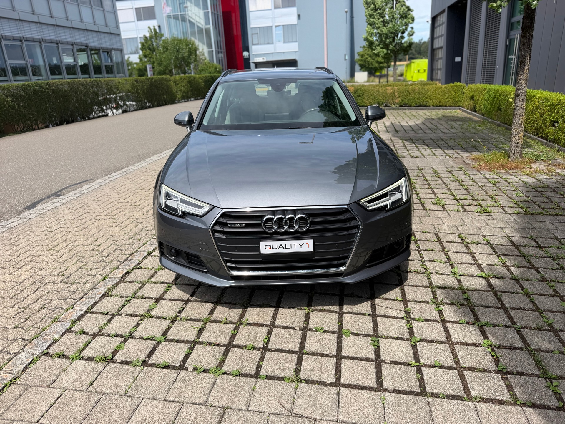 AUDI A4 Avant 40 TDI Design quattro S-tronic-image-1