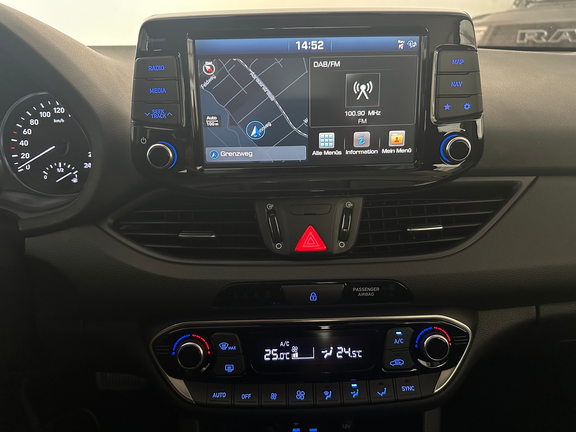 HYUNDAI i30 1.4 T-GDI Amplia DCT-image-7