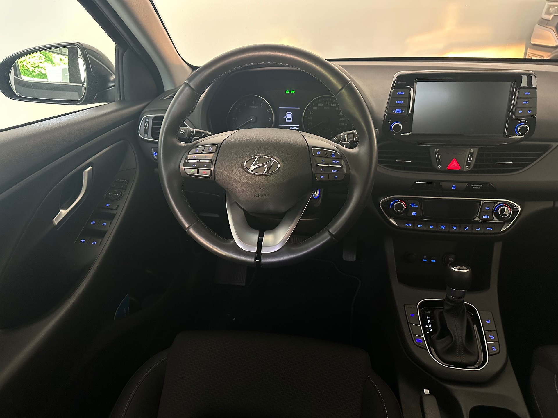 HYUNDAI i30 1.4 T-GDI Amplia DCT-image-9