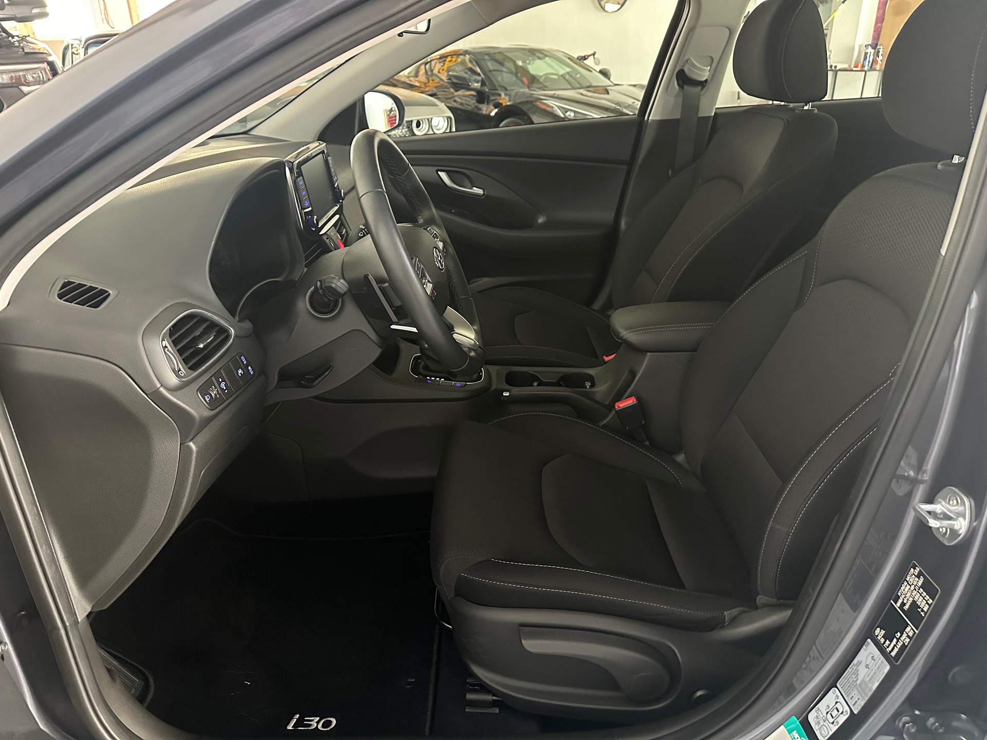 HYUNDAI i30 1.4 T-GDI Amplia DCT-image-3