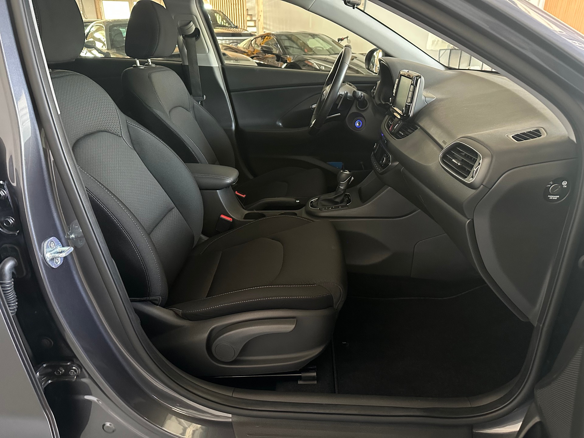 HYUNDAI i30 1.4 T-GDI Amplia DCT-image-4