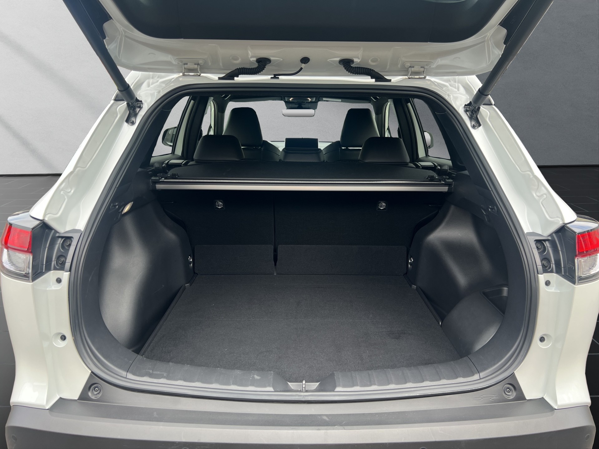 TOYOTA Corolla Cross 2.0 HSD Trend AWD-i-image-10