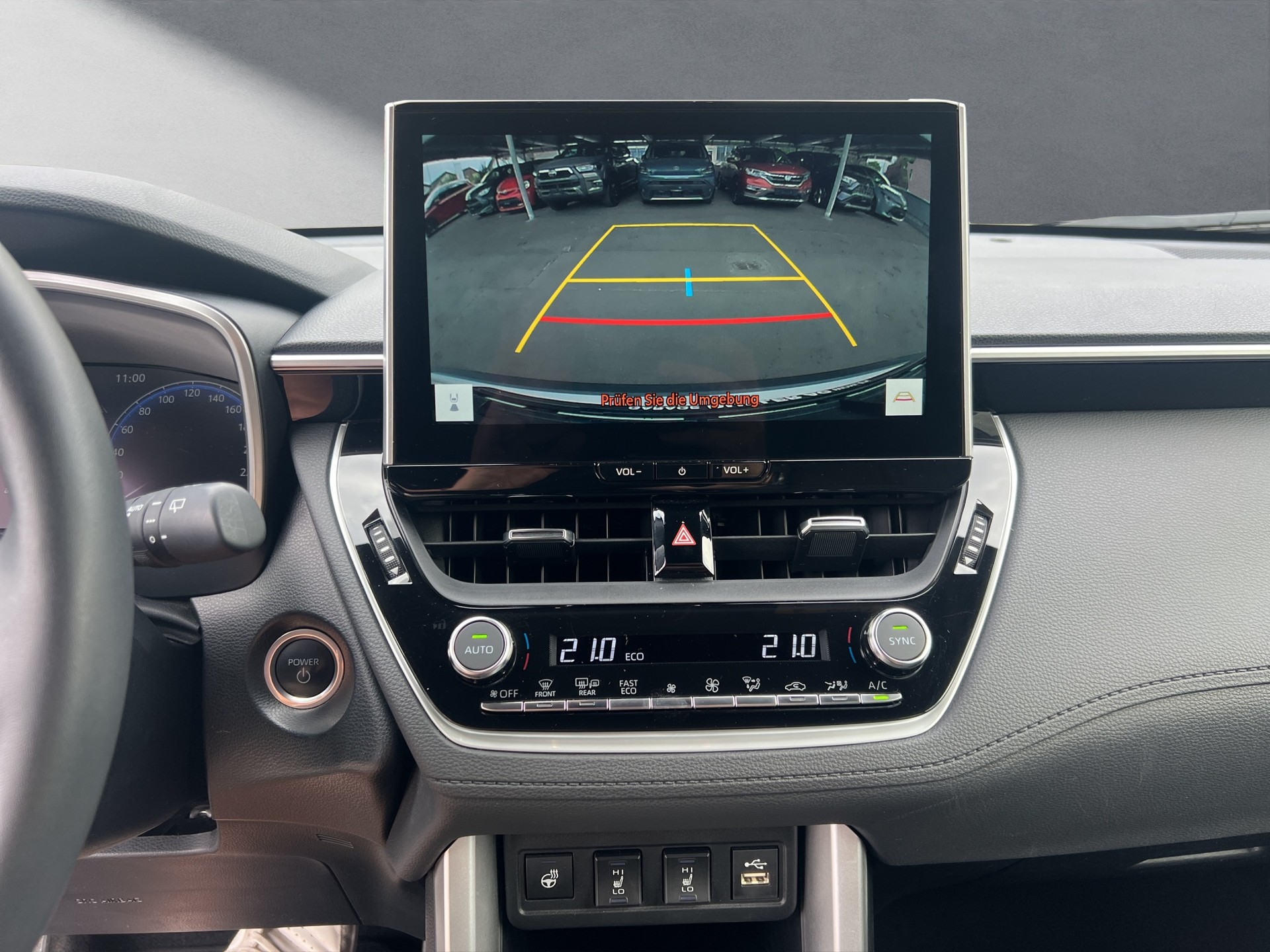 TOYOTA Corolla Cross 2.0 HSD Trend AWD-i-image-7
