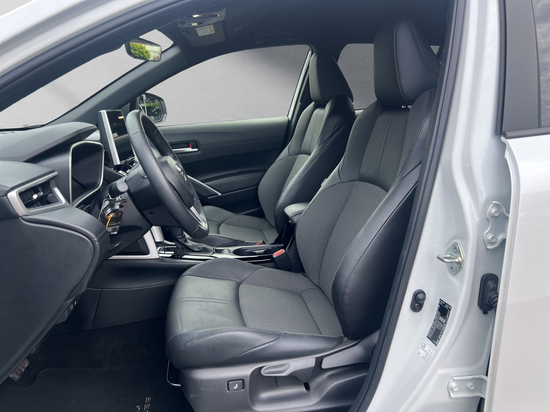 TOYOTA Corolla Cross 2.0 HSD Trend AWD-i-image-8