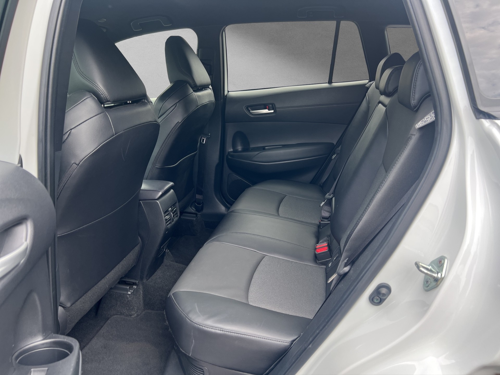 TOYOTA Corolla Cross 2.0 HSD Trend AWD-i-image-9