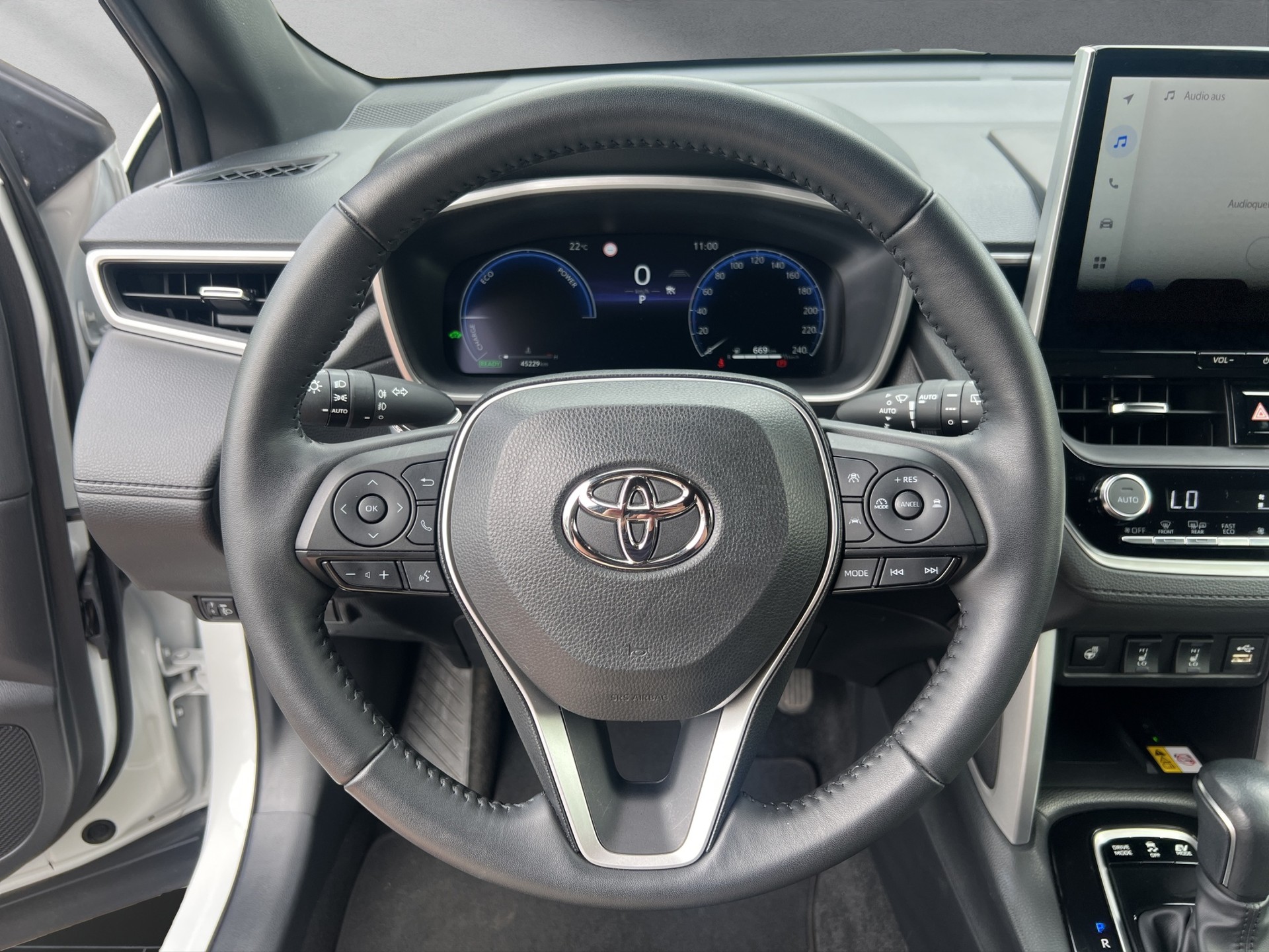 TOYOTA Corolla Cross 2.0 HSD Trend AWD-i-image-4