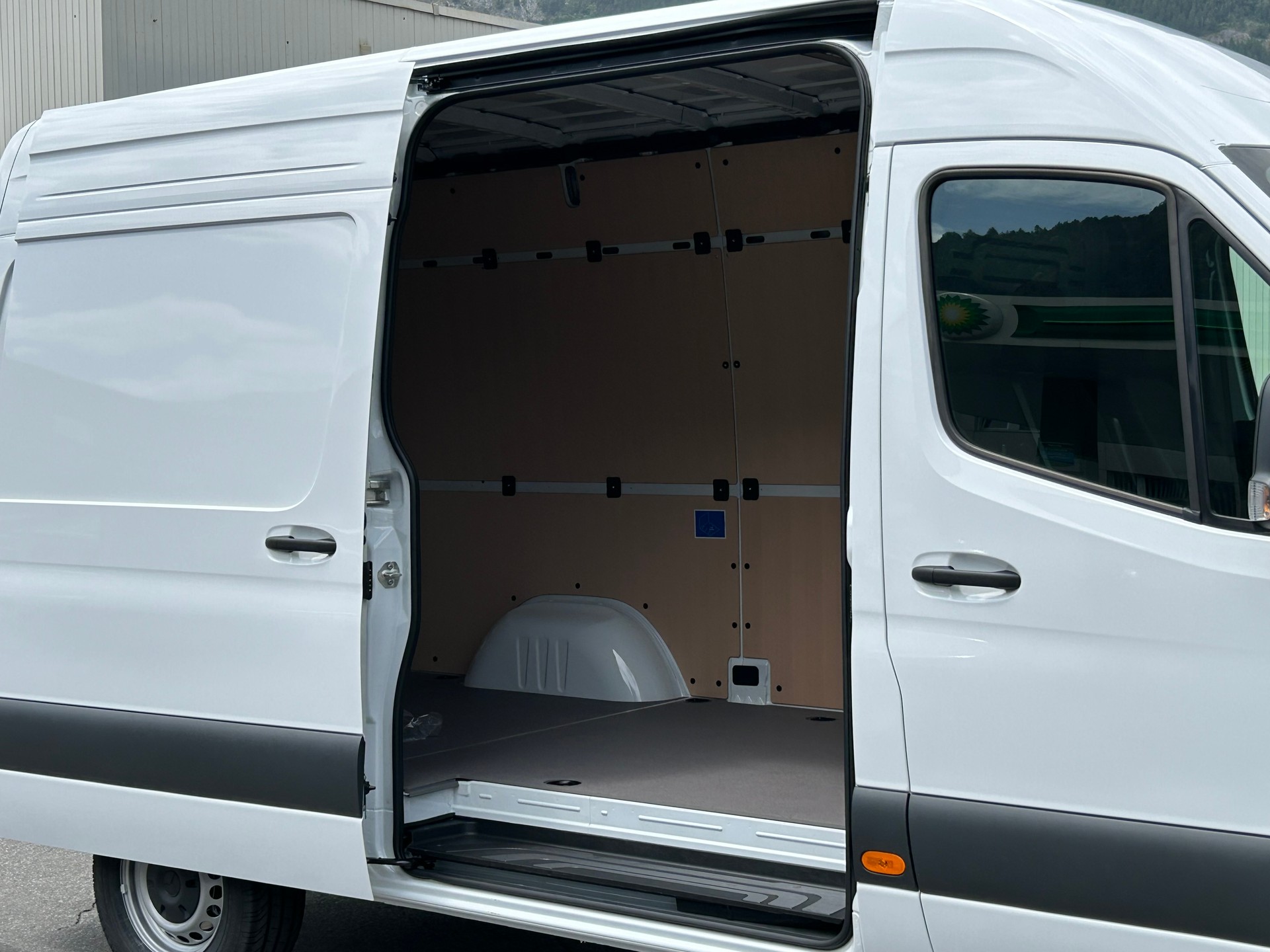 MERCEDES-BENZ Sprinter 317 CDI PRO KA Standard-image-10