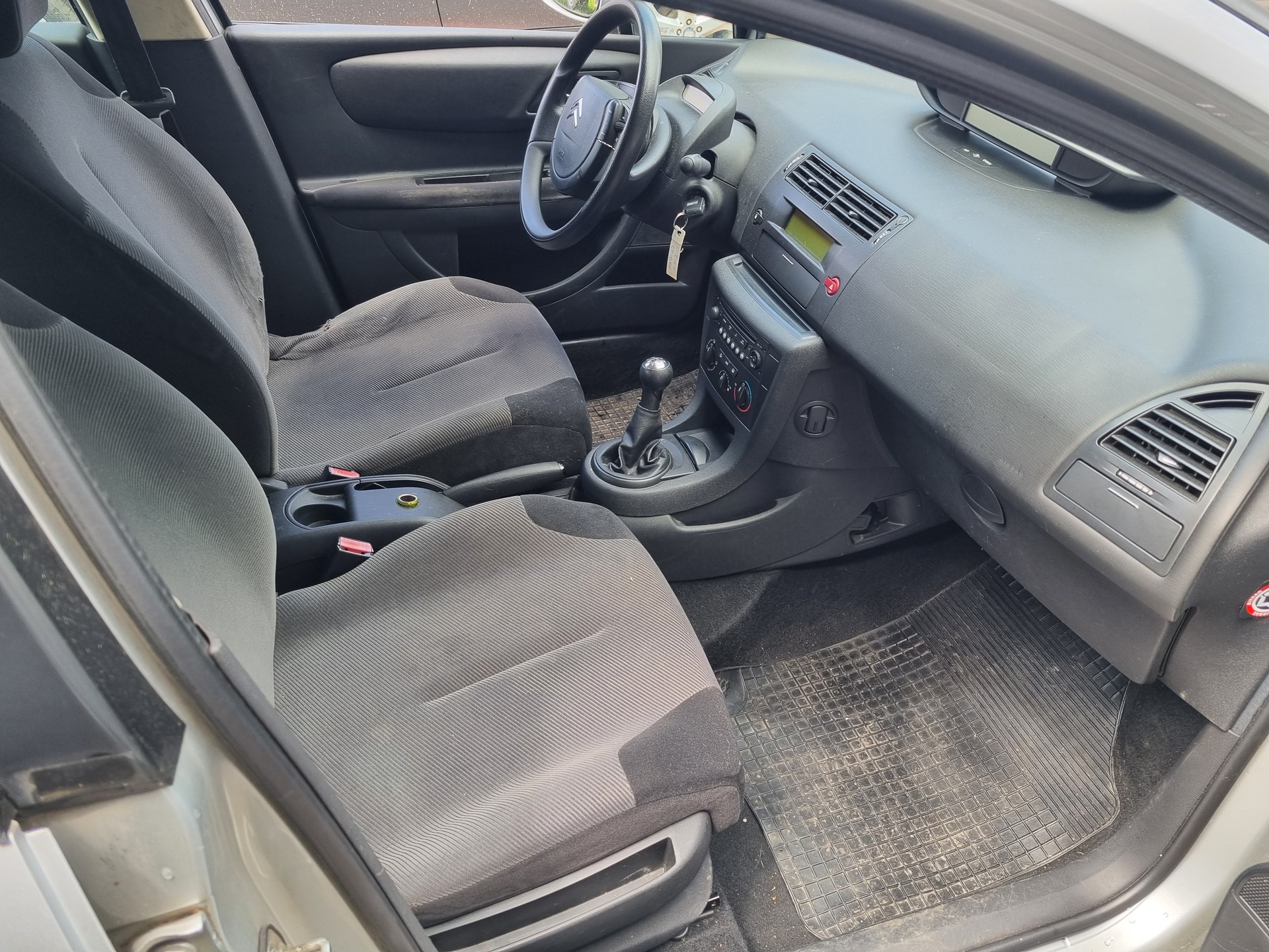 CITROEN C4 Berline 1.6i 16V SX-image-4