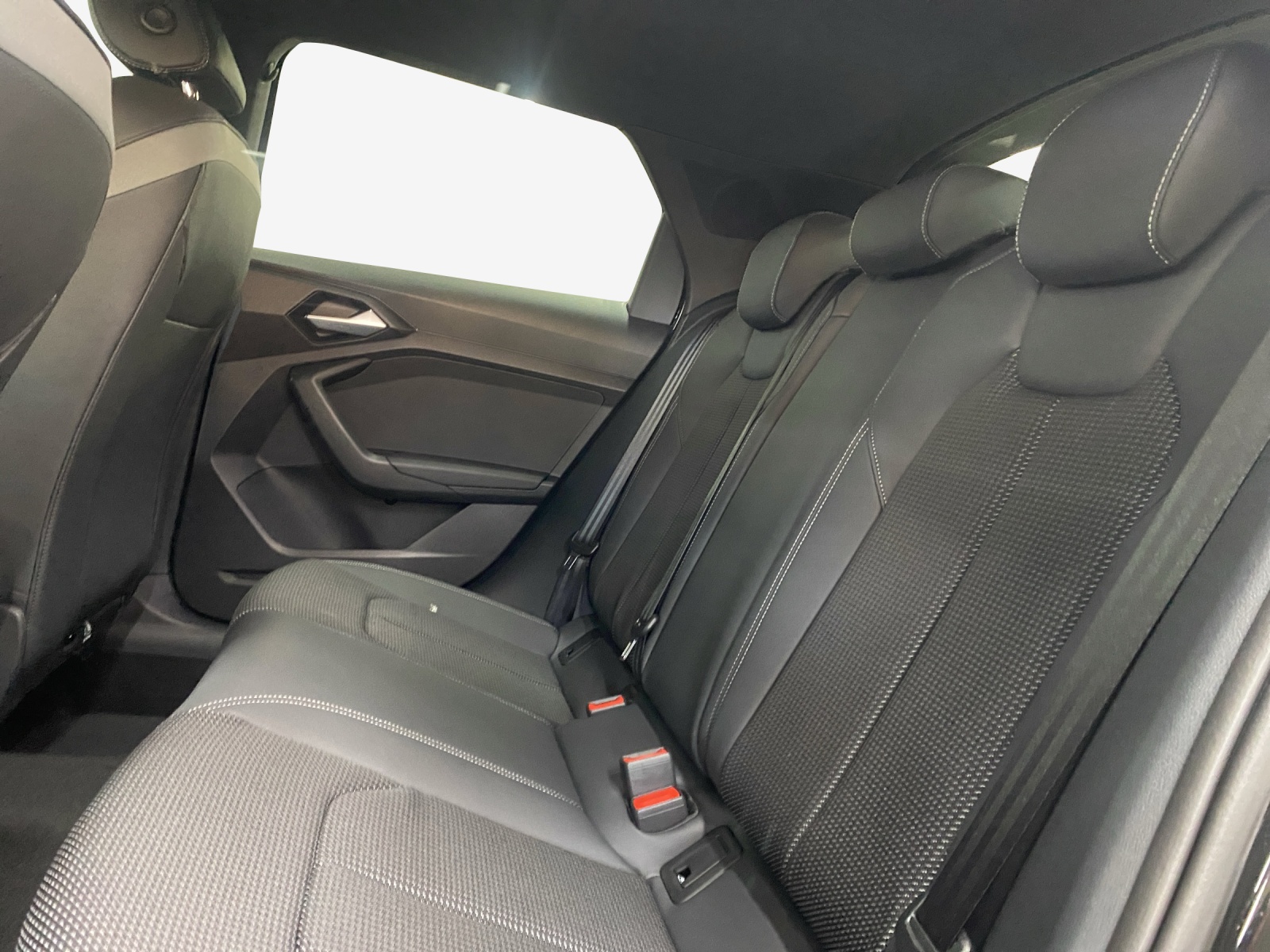 AUDI A1 Sportback 40 TFSI S Line S-tronic-image-11