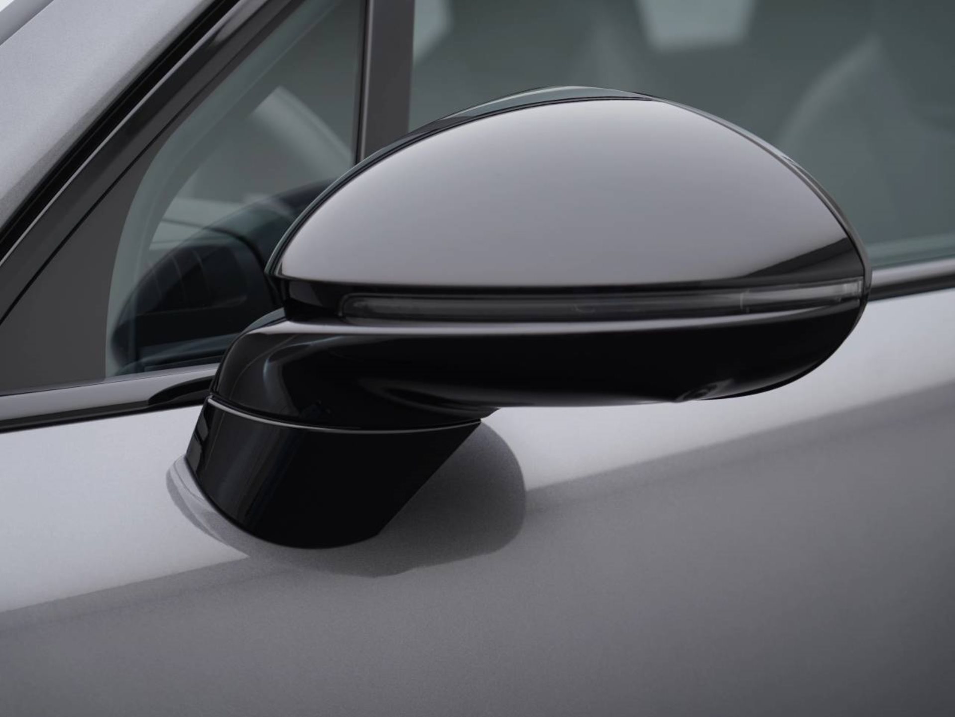 PORSCHE Cayenne S E-Hybrid-image-13