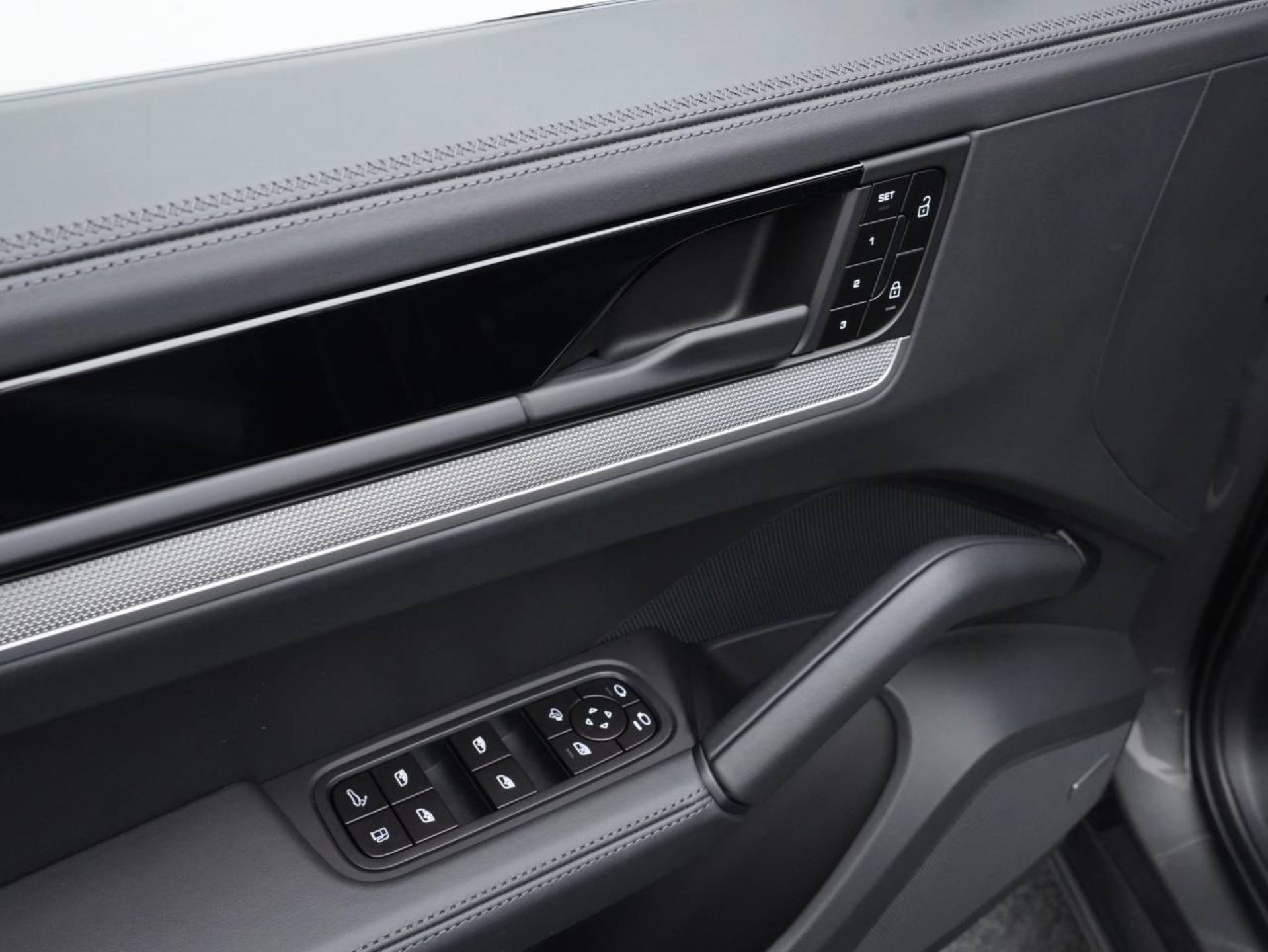 PORSCHE Cayenne S E-Hybrid-image-21