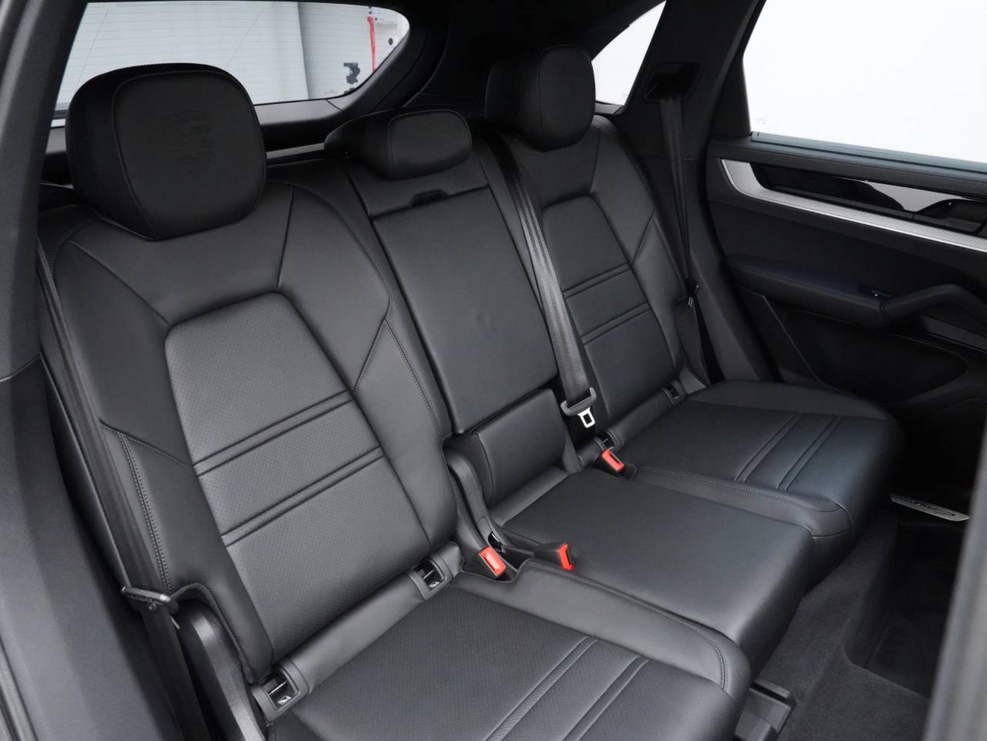 PORSCHE Cayenne S E-Hybrid-image-29
