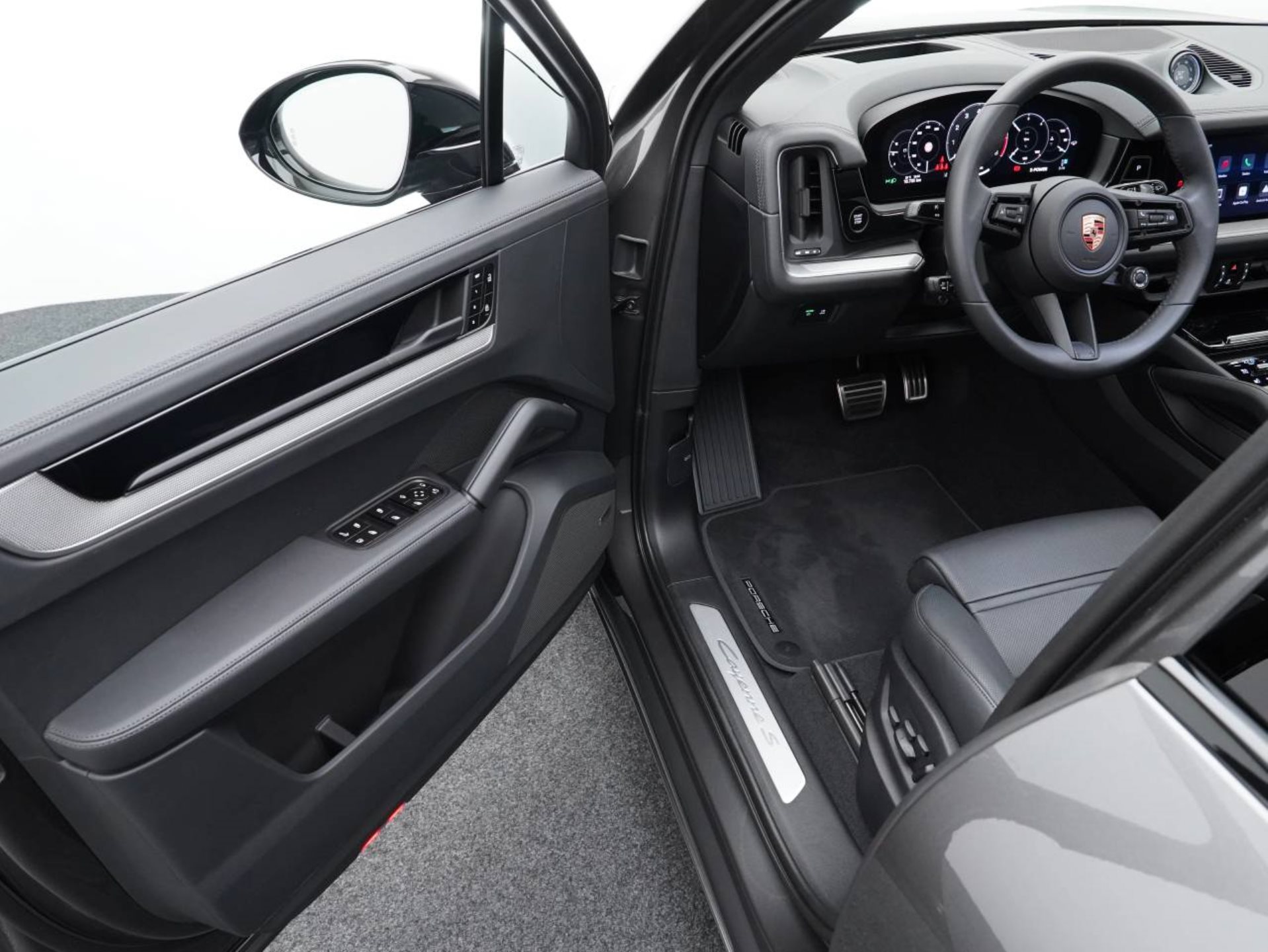 PORSCHE Cayenne S E-Hybrid-image-3
