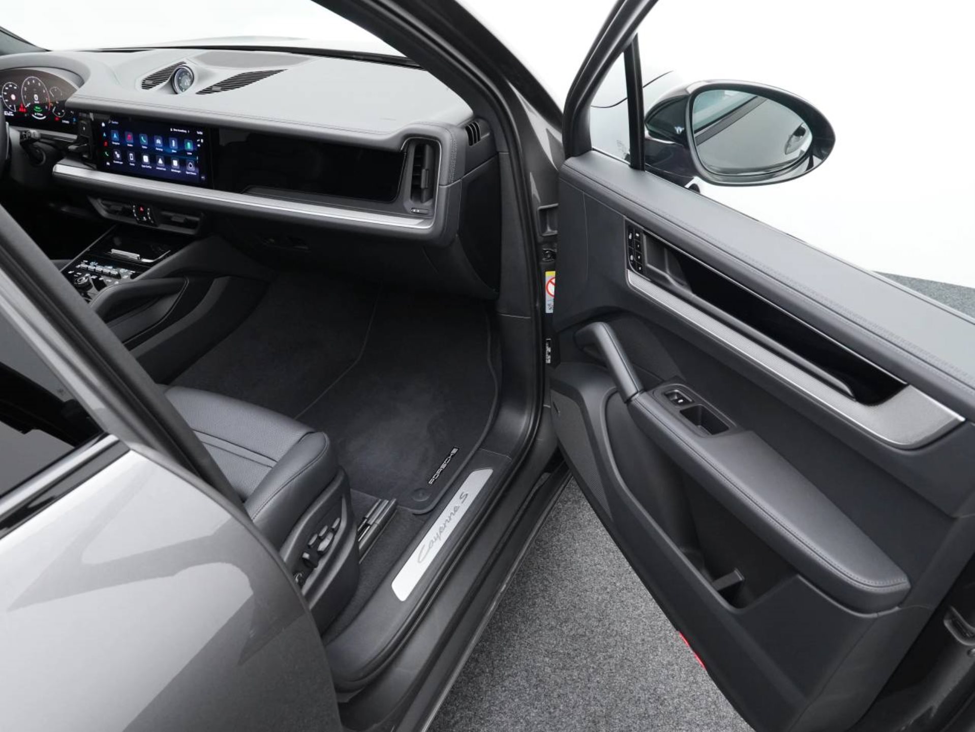PORSCHE Cayenne S E-Hybrid-image-23