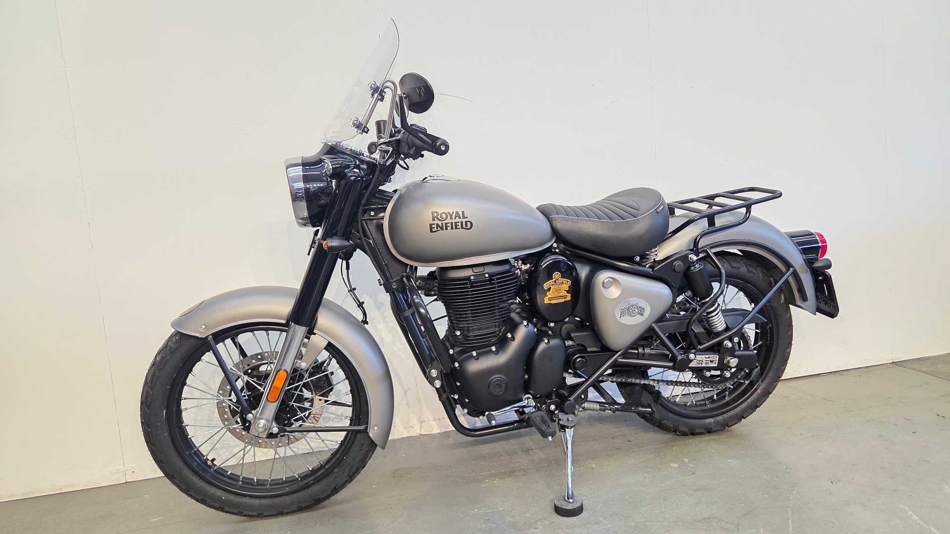 ROYAL ENFIELD Classic 350 Dark-showroom-element-3