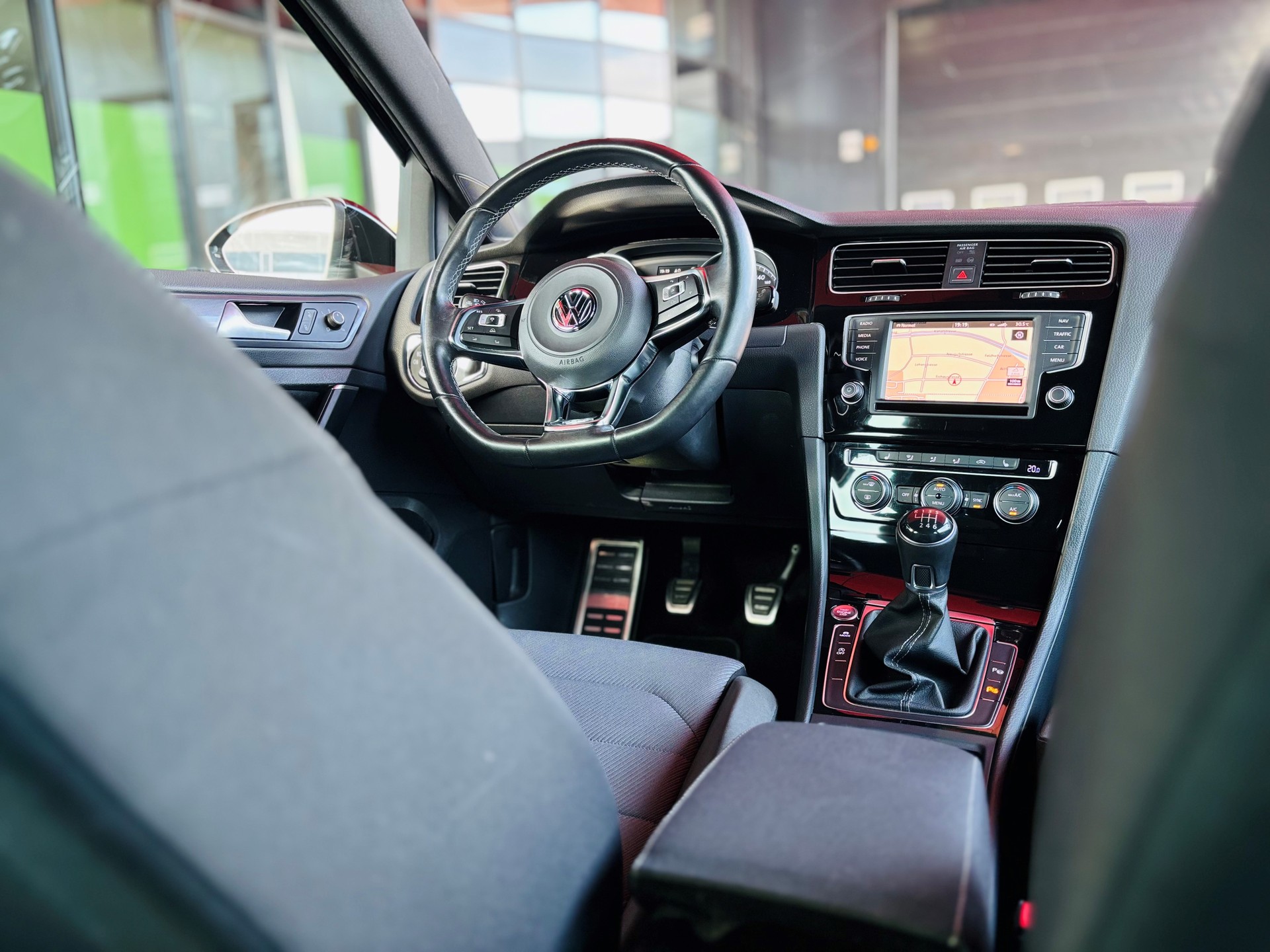 VW Golf 1.4 TSI Lounge RLine-image-14