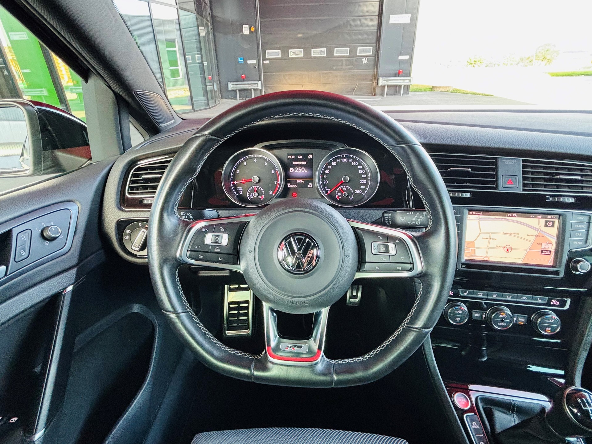 VW Golf 1.4 TSI Lounge RLine-image-15