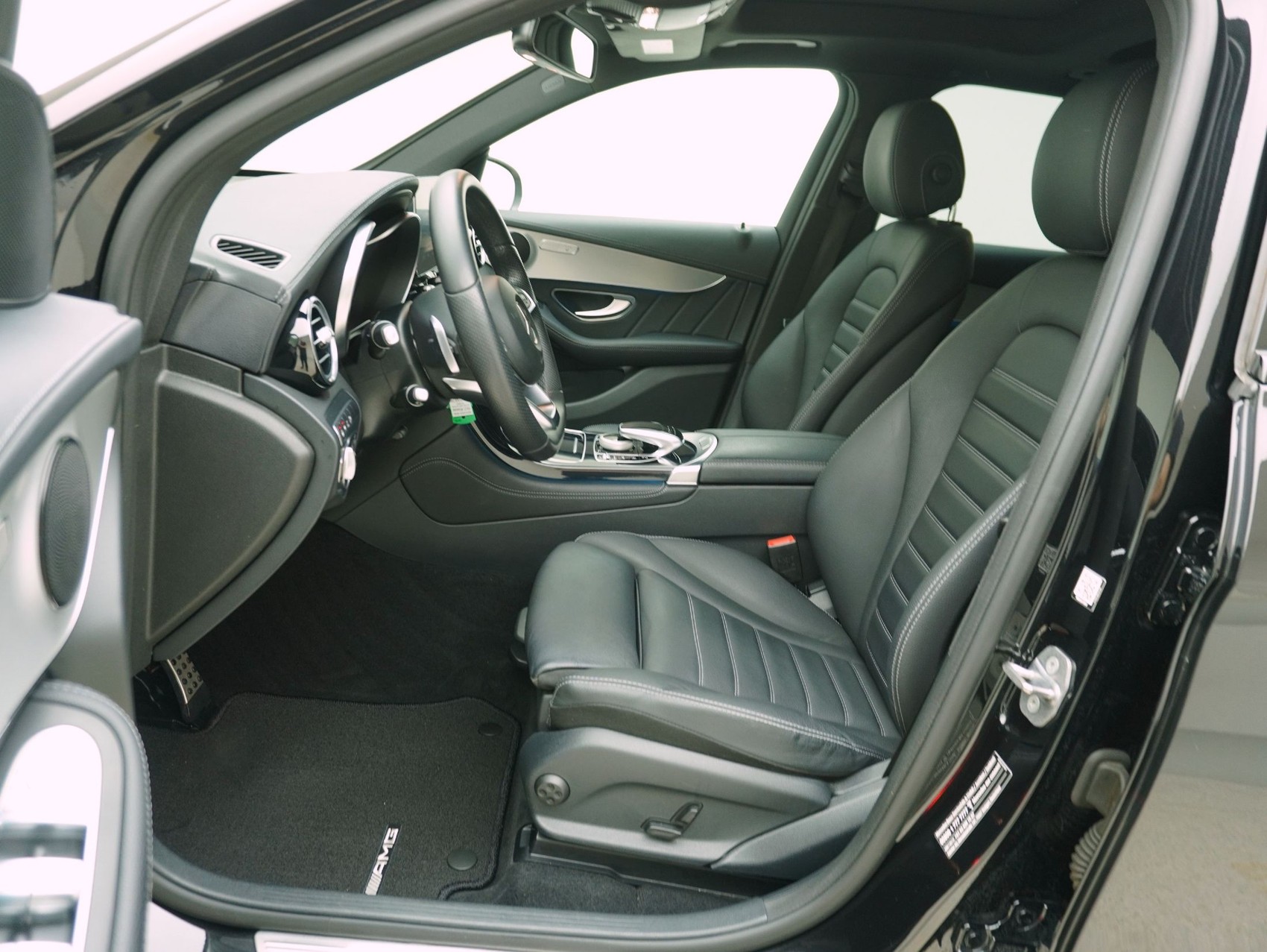MERCEDES-BENZ GLC-Klasse GLC 350 e AMG Line 4matic-image-8