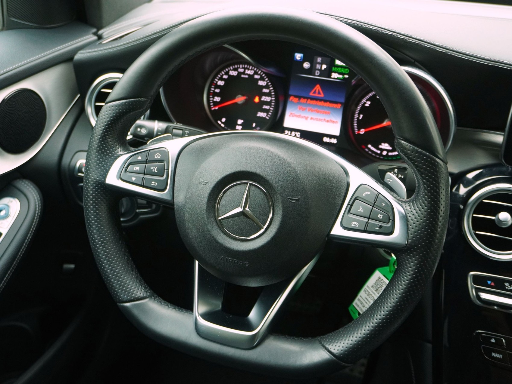 MERCEDES-BENZ GLC-Klasse GLC 350 e AMG Line 4matic-image-9