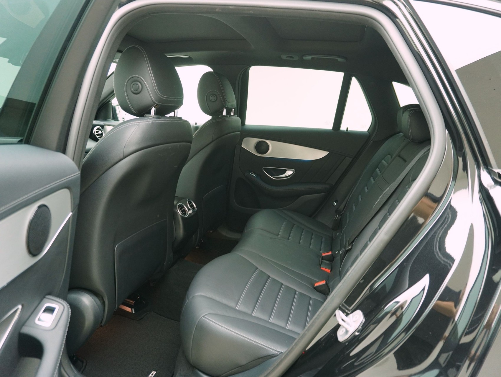 MERCEDES-BENZ GLC-Klasse GLC 350 e AMG Line 4matic-image-11