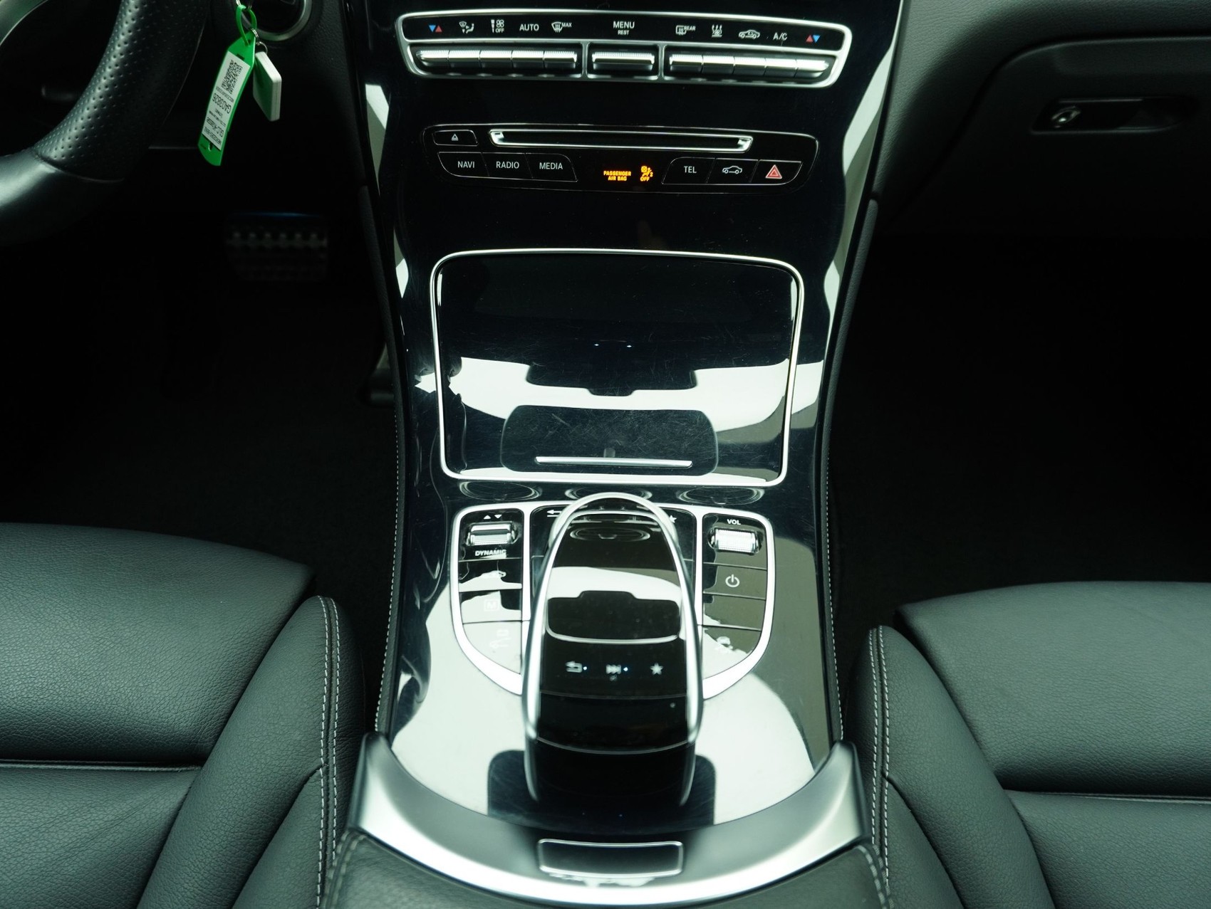 MERCEDES-BENZ GLC-Klasse GLC 350 e AMG Line 4matic-image-13