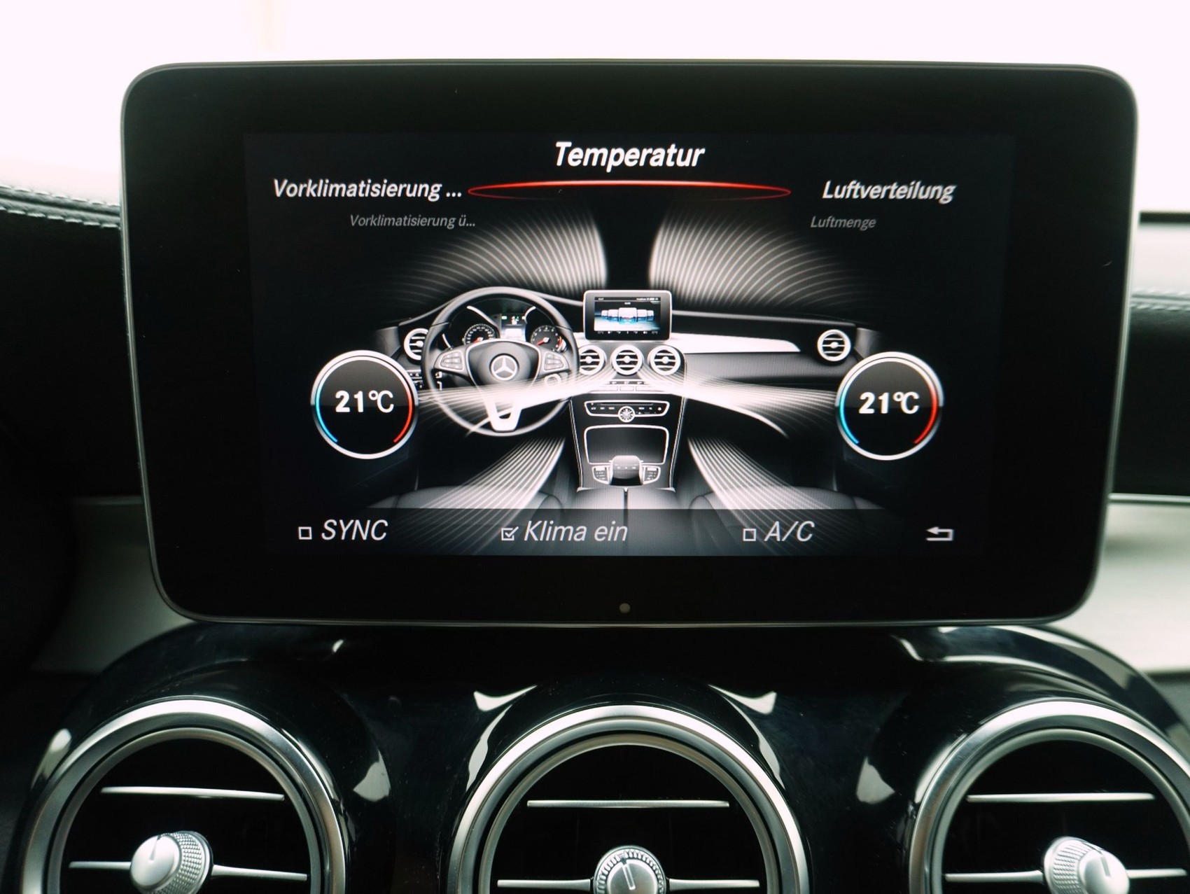 MERCEDES-BENZ GLC-Klasse GLC 350 e AMG Line 4matic-image-17