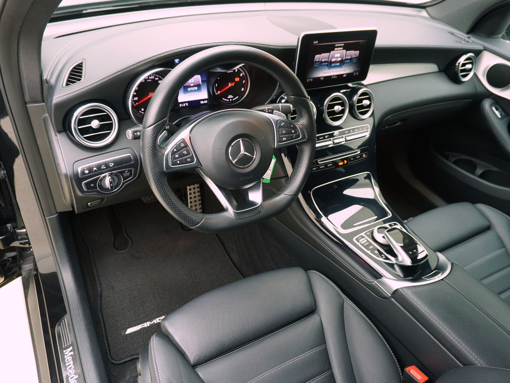 MERCEDES-BENZ GLC-Klasse GLC 350 e AMG Line 4matic-image-10