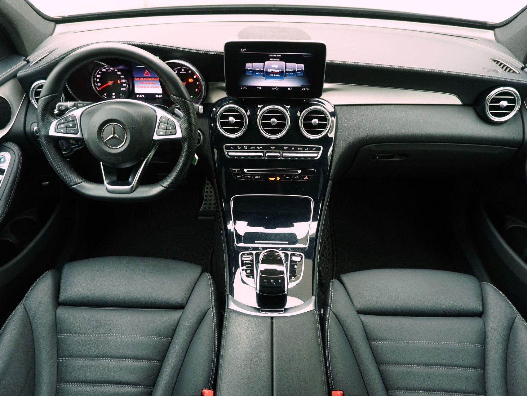MERCEDES-BENZ GLC-Klasse GLC 350 e AMG Line 4matic-image-13