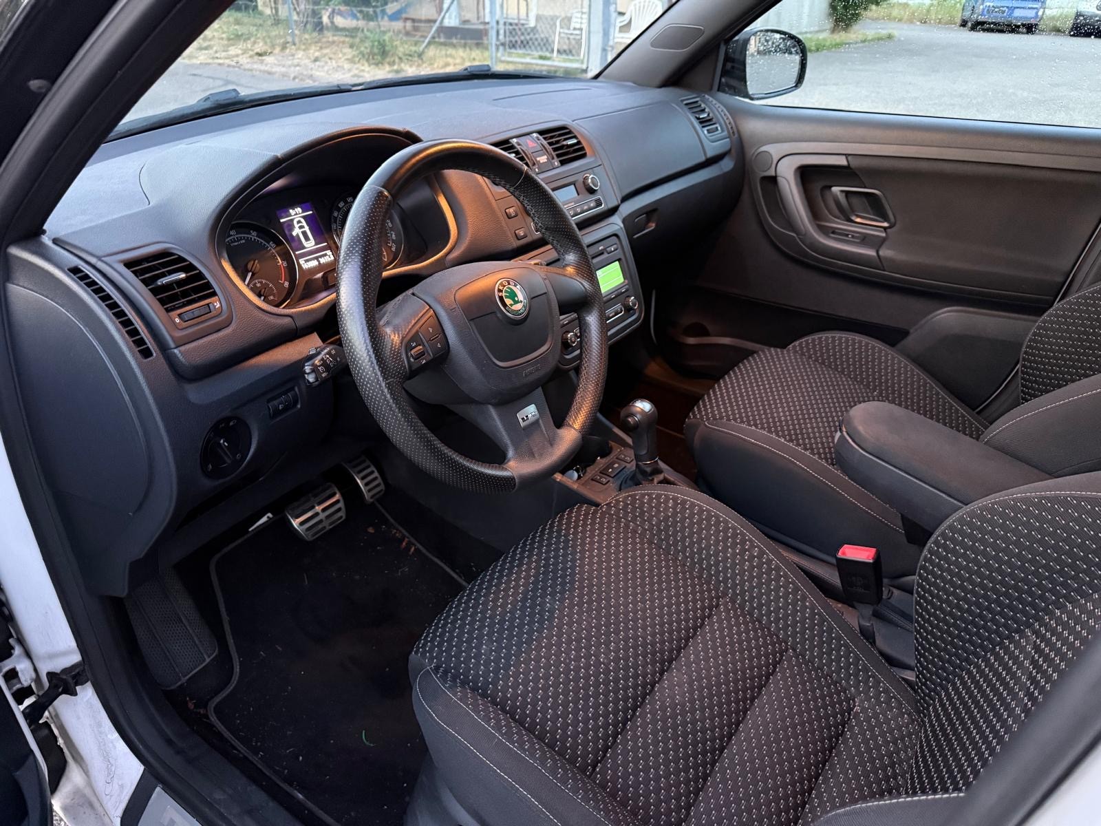 SKODA Fabia 1.4 TSI VRS DSG-image-9