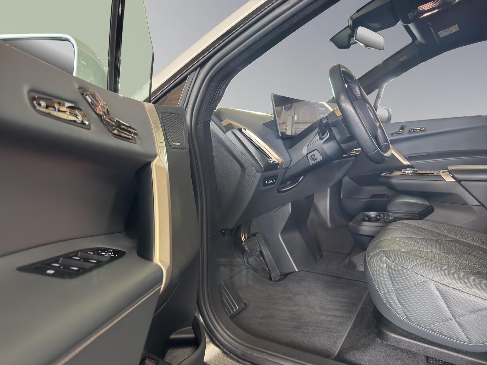 BMW iX xDrive50-image-5