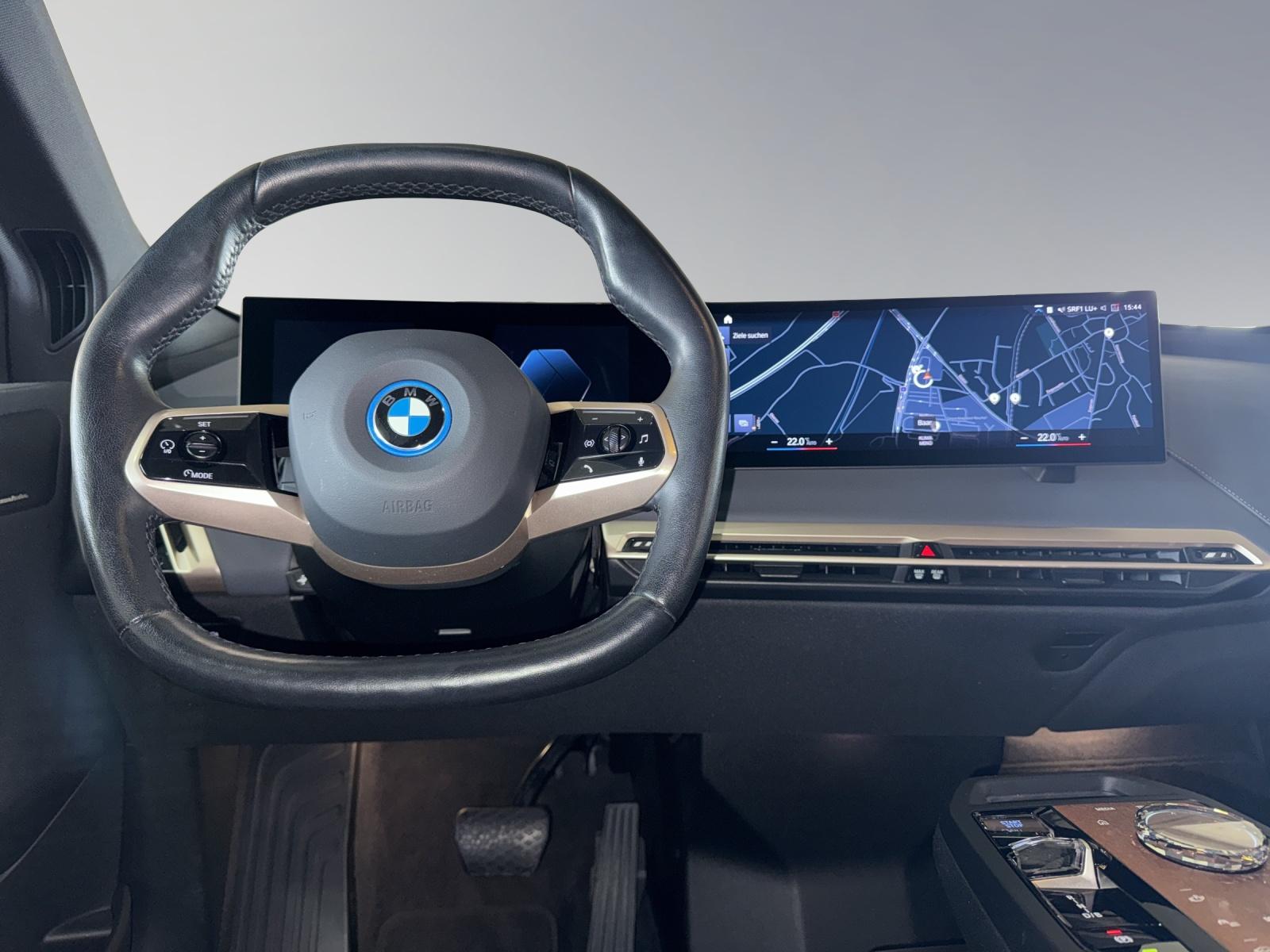 BMW iX xDrive50-image-10