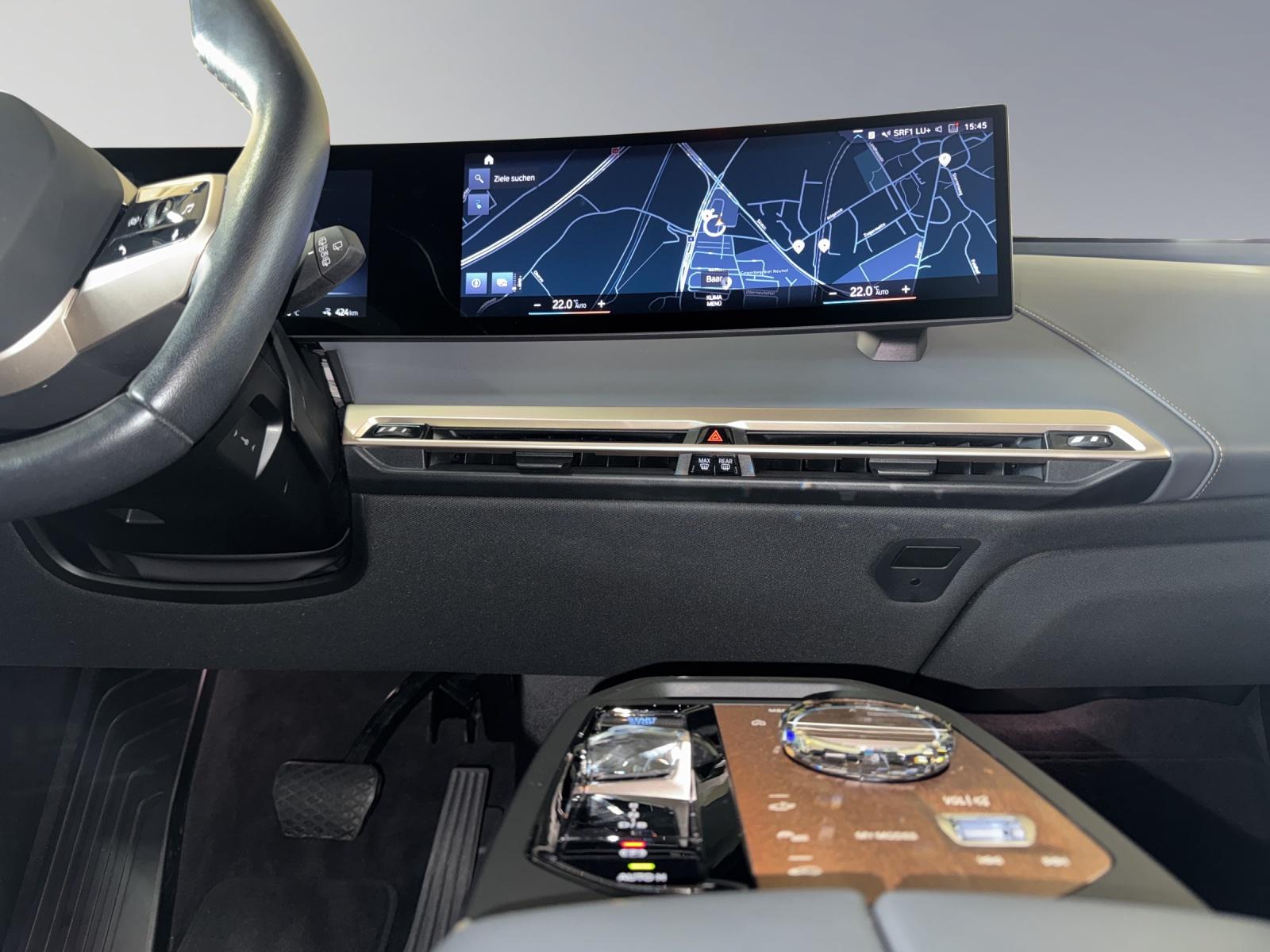 BMW iX xDrive50-image-12